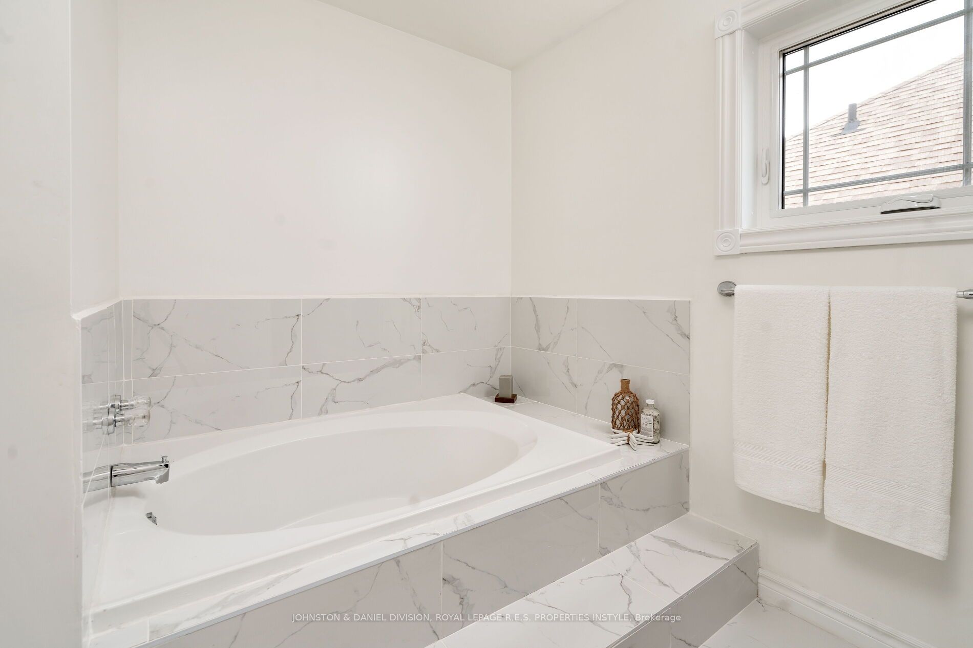 31 Kerrison Drive W
