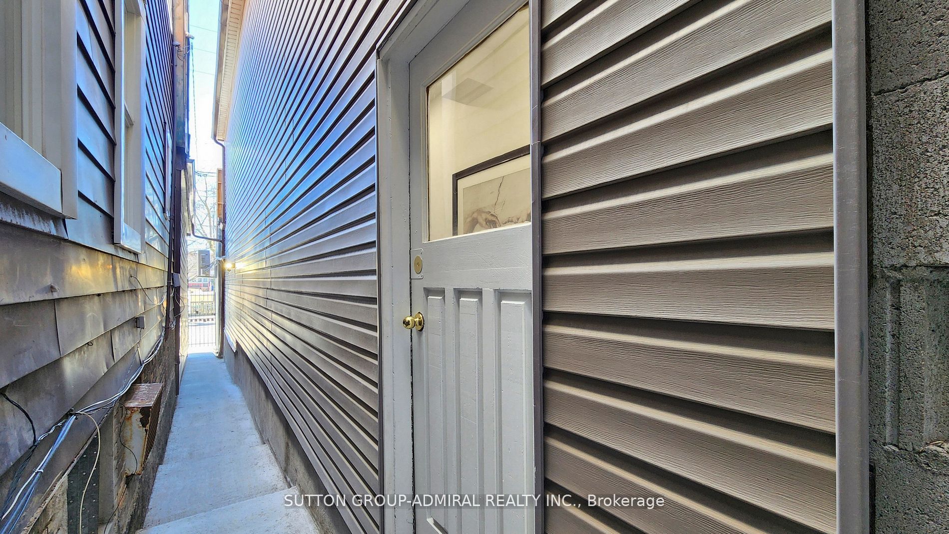 1930 Queen Street E #Upper 1