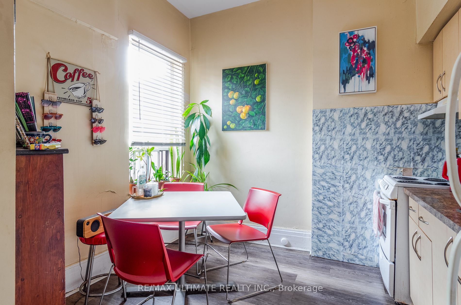 493 Carlaw Ave