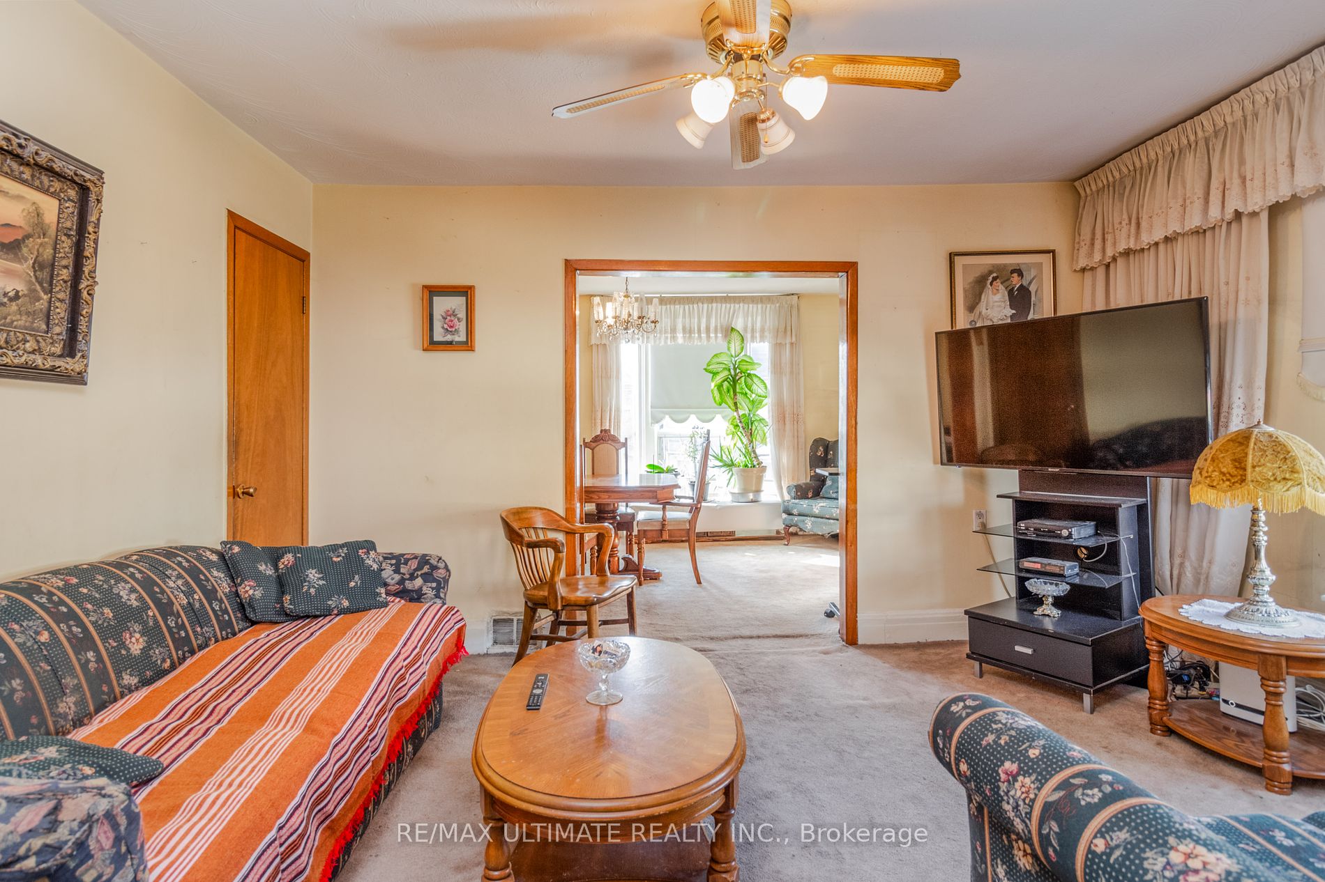 493 Carlaw Ave