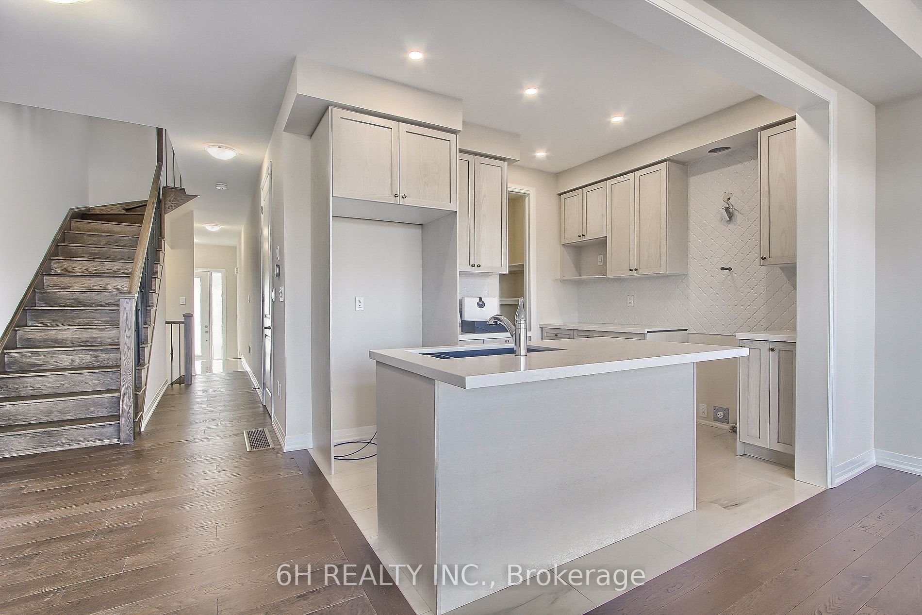 2616 Hibiscus Drive