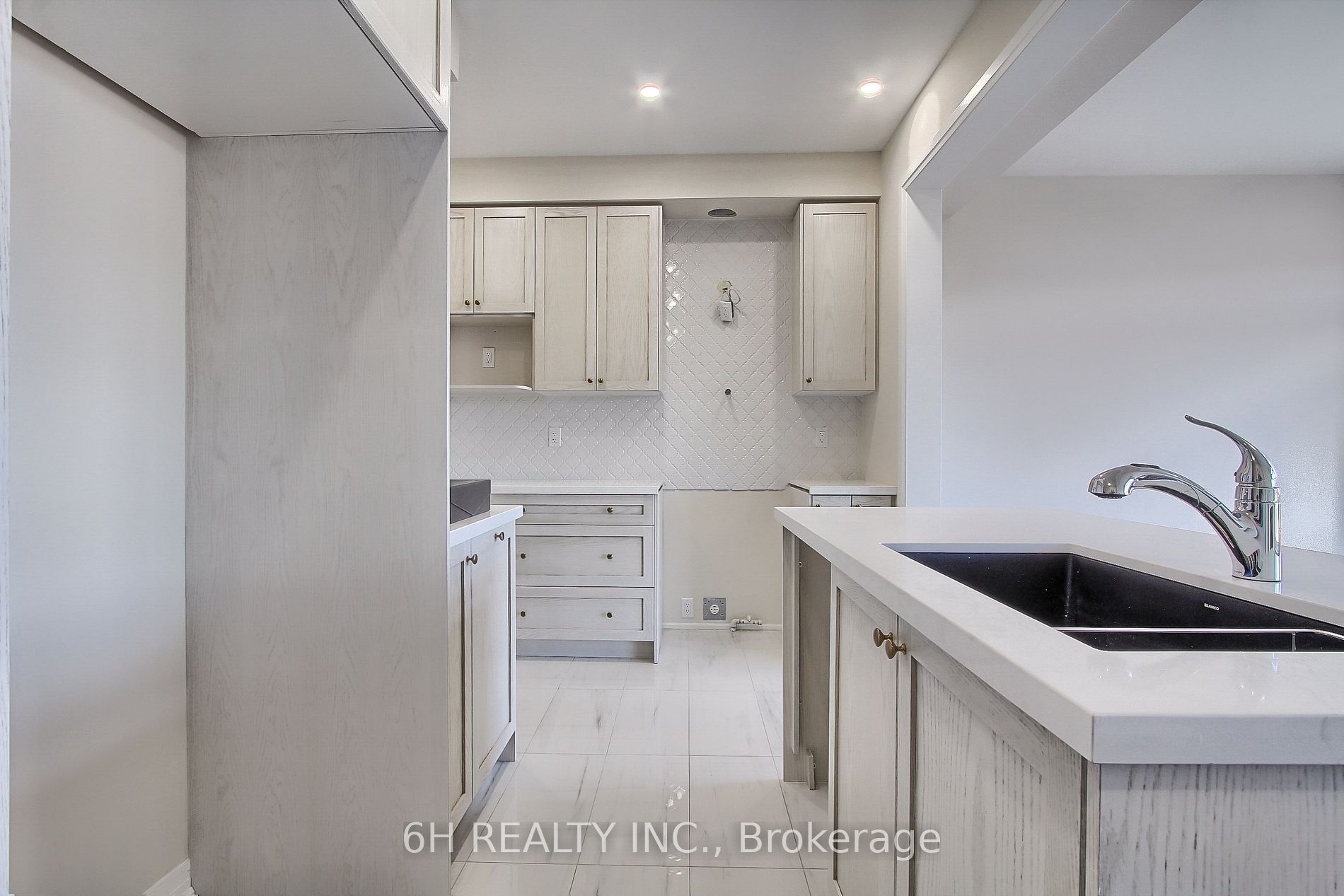 2616 Hibiscus Drive