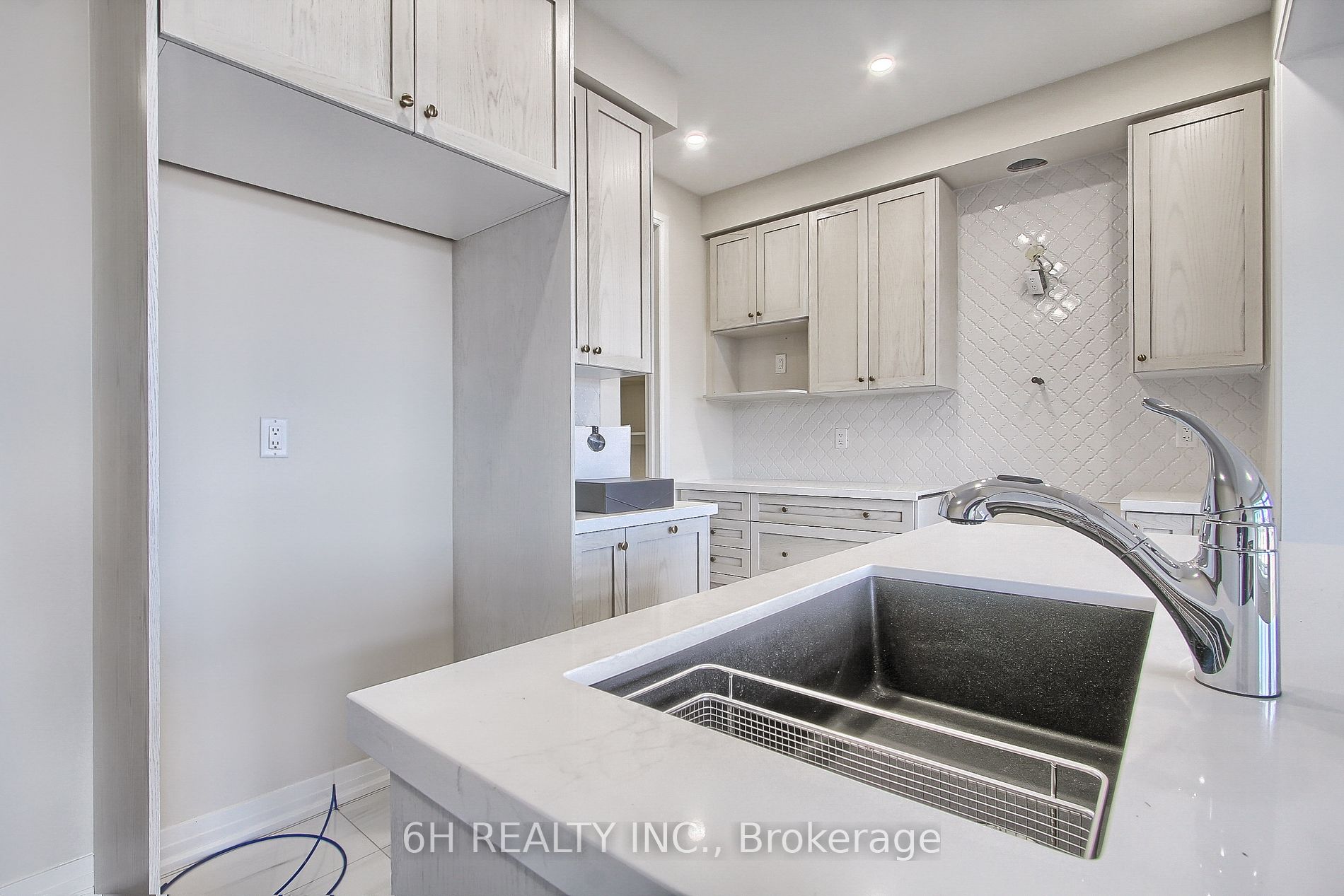 2616 Hibiscus Drive