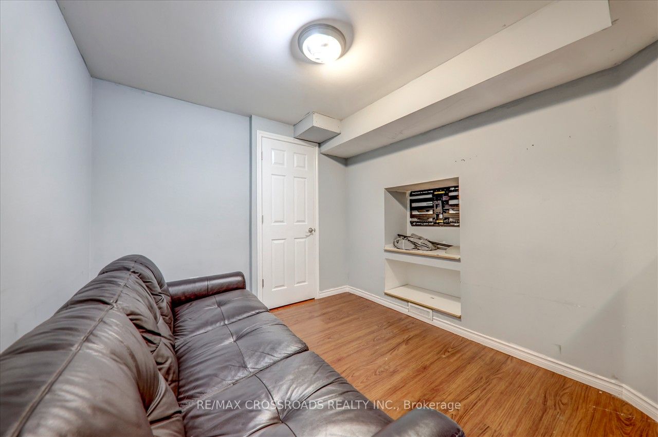 32 Dart Court