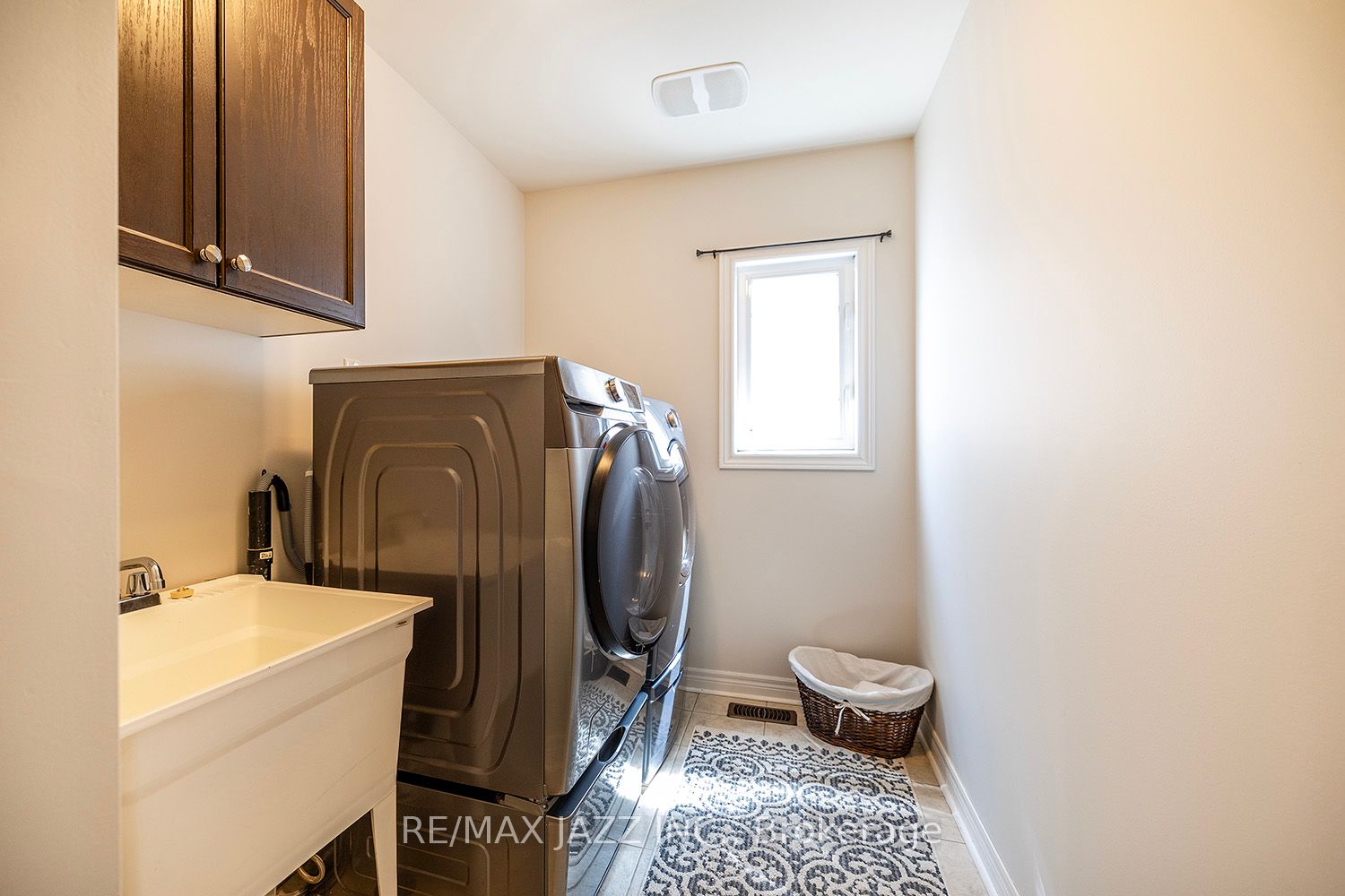 217 Glenabbey Drive