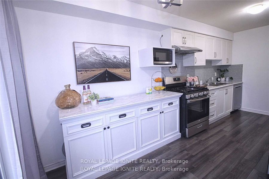 31 Parker Cres, #17