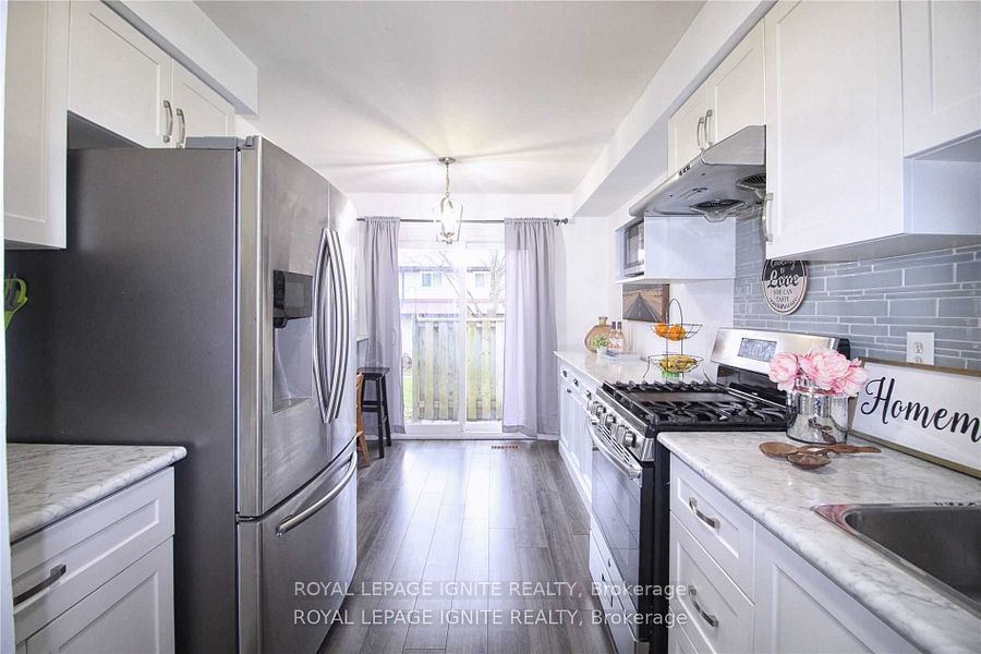 31 Parker Cres, #17