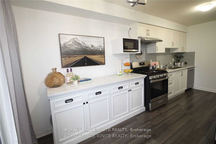 31 Parker Cres, #17