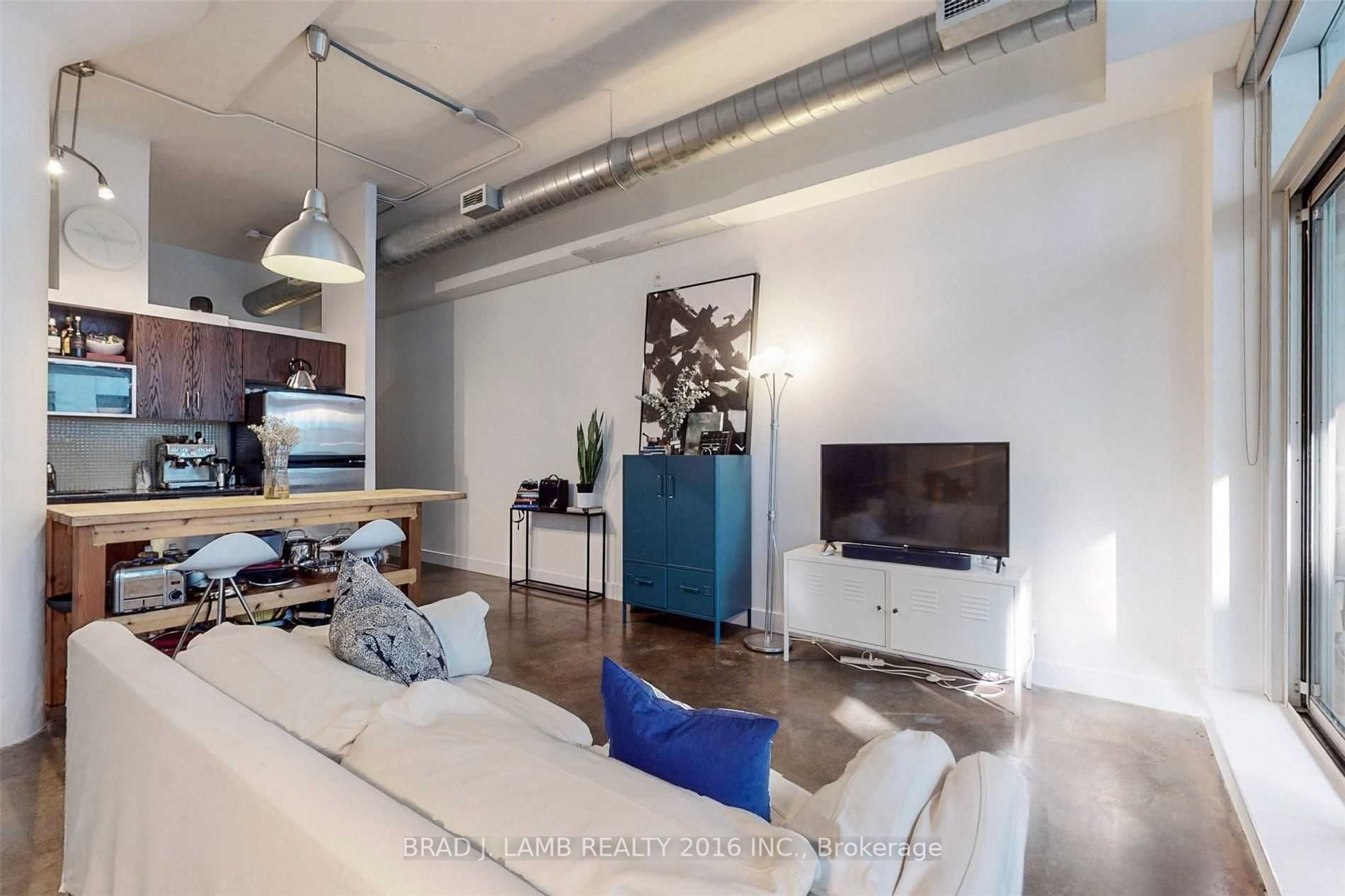 233 Carlaw Avenue #410