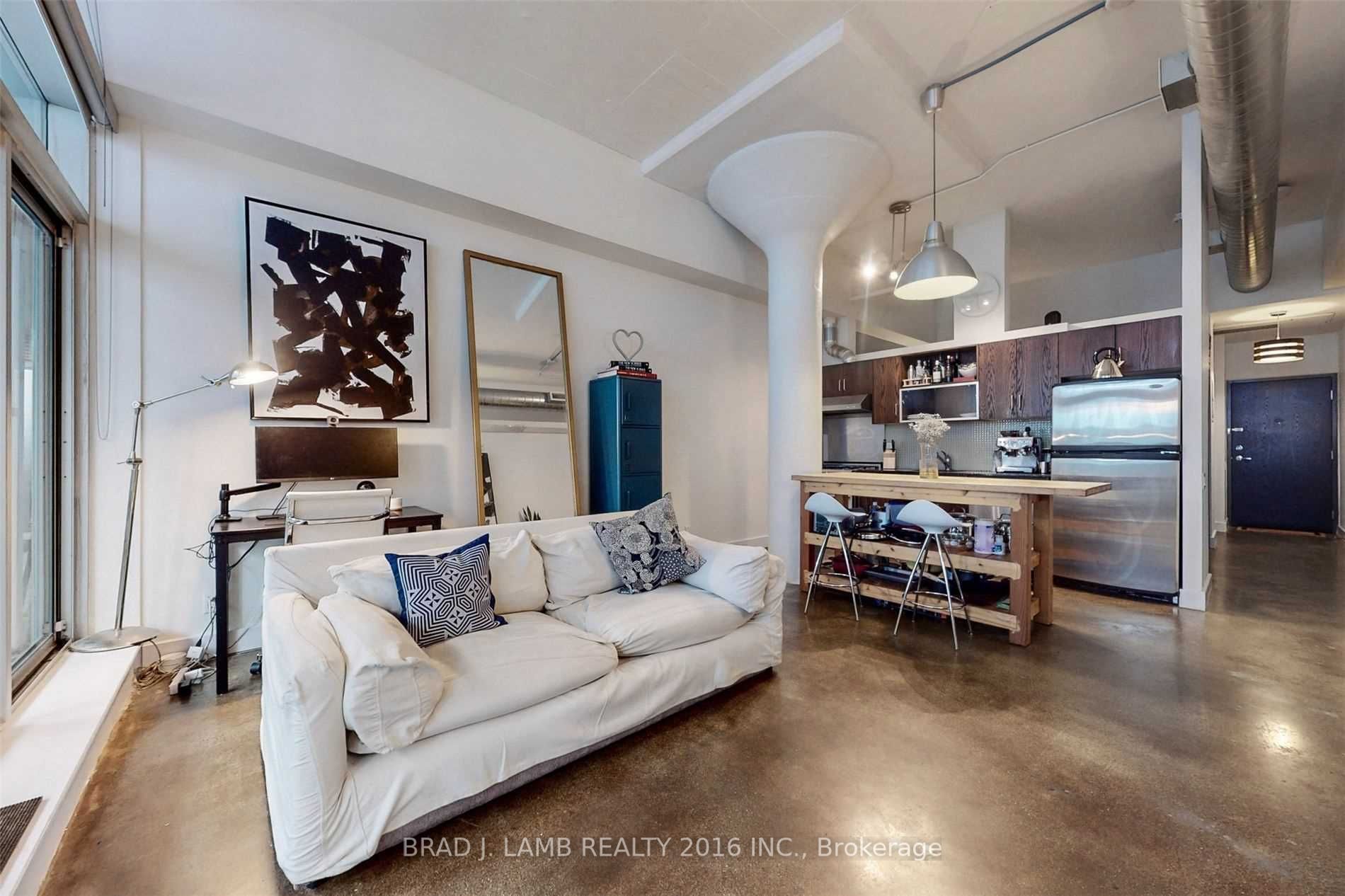 233 Carlaw Avenue #410