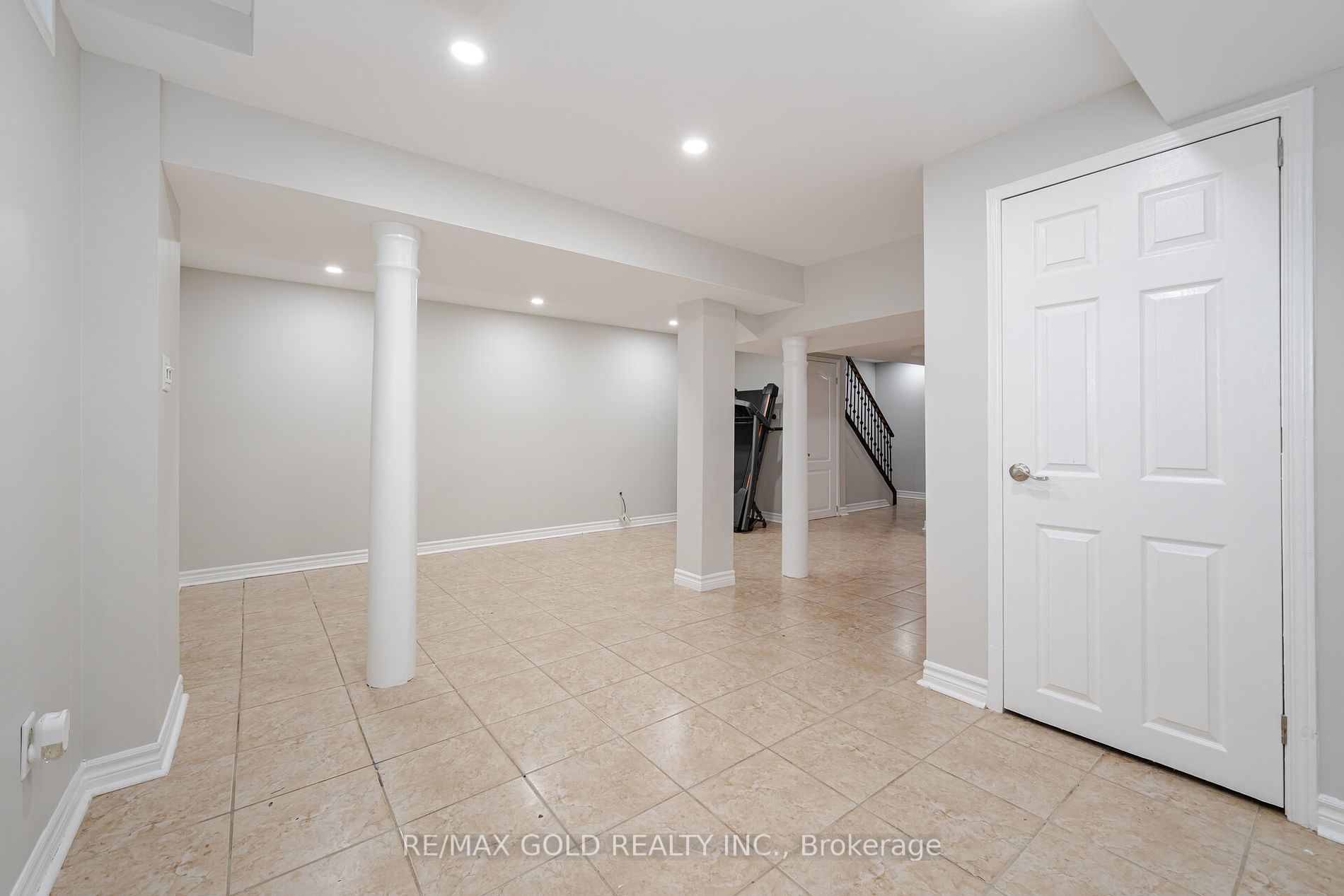126 Cathedral Dr W