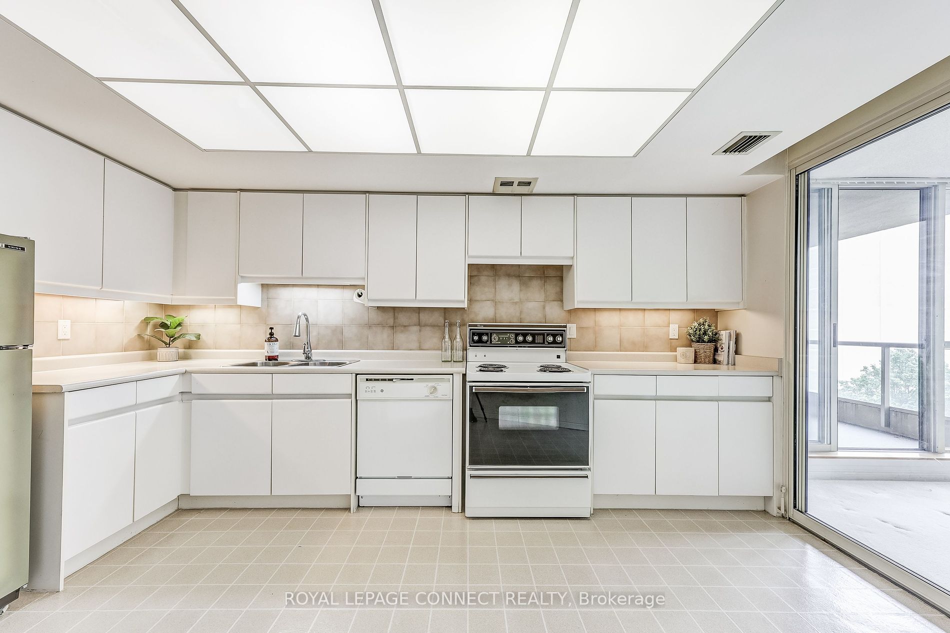 20 Guildwood Parkway #706
