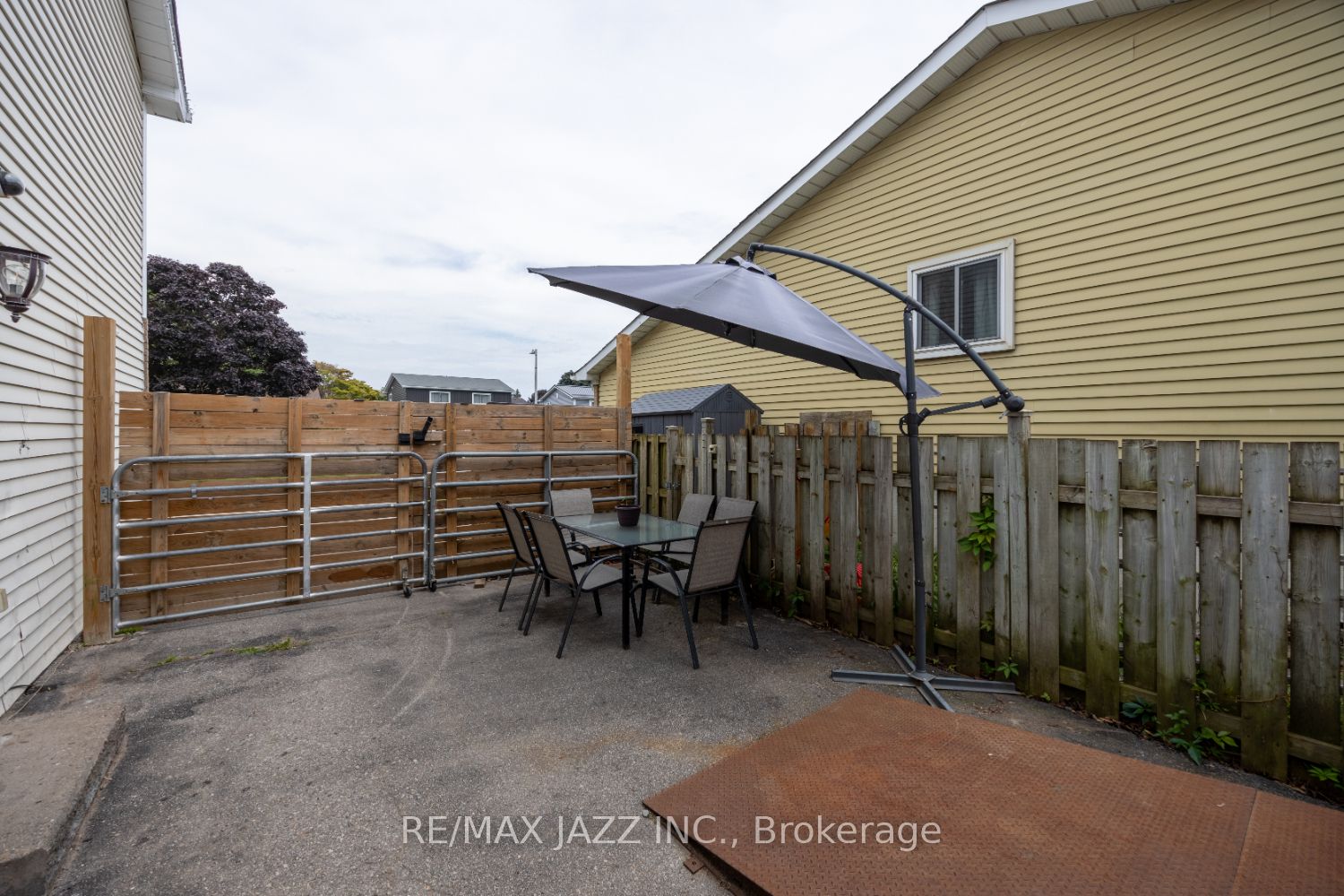 22 Roser Cres