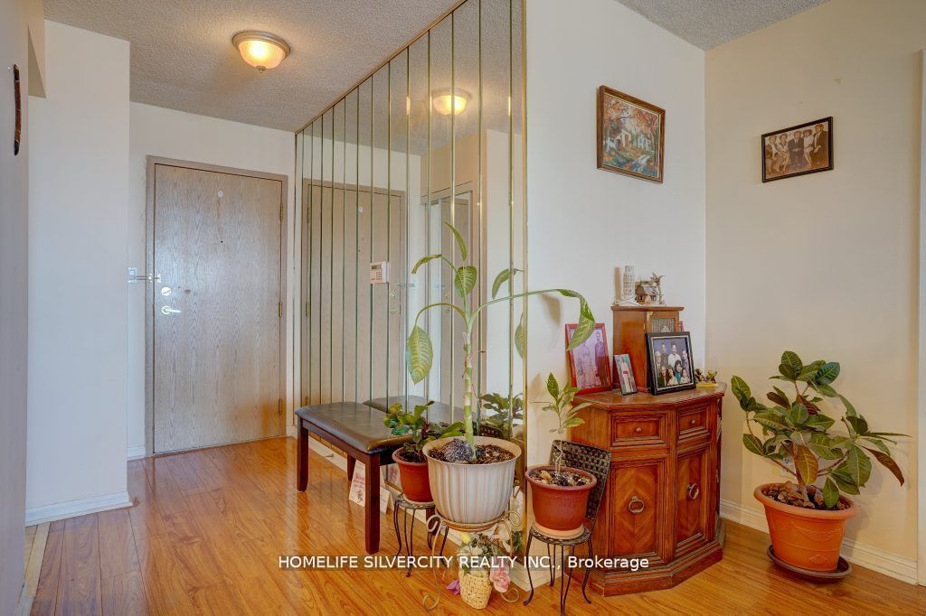 88 Corporate Dr, #1617