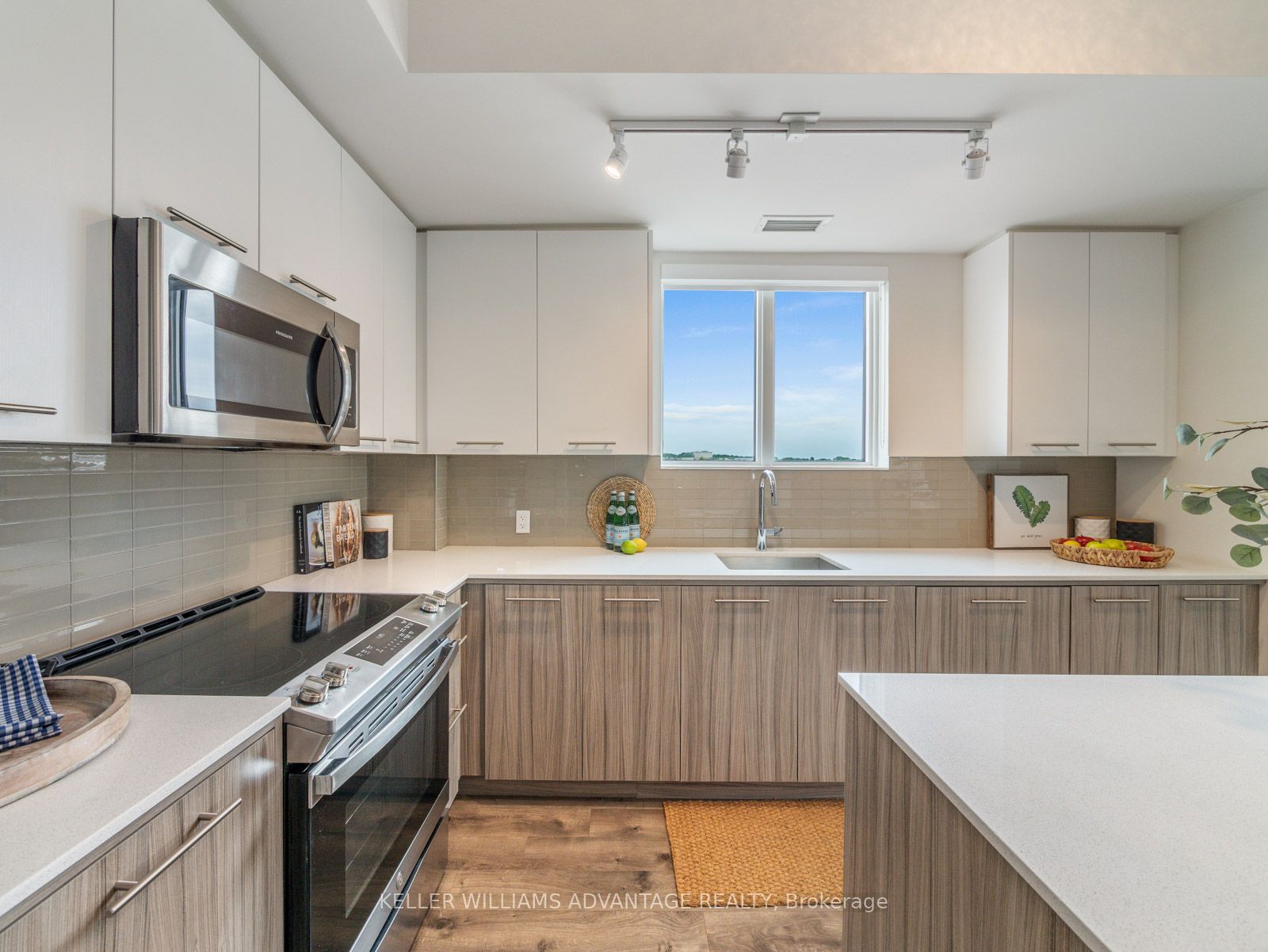 1630 Queen St E, #503