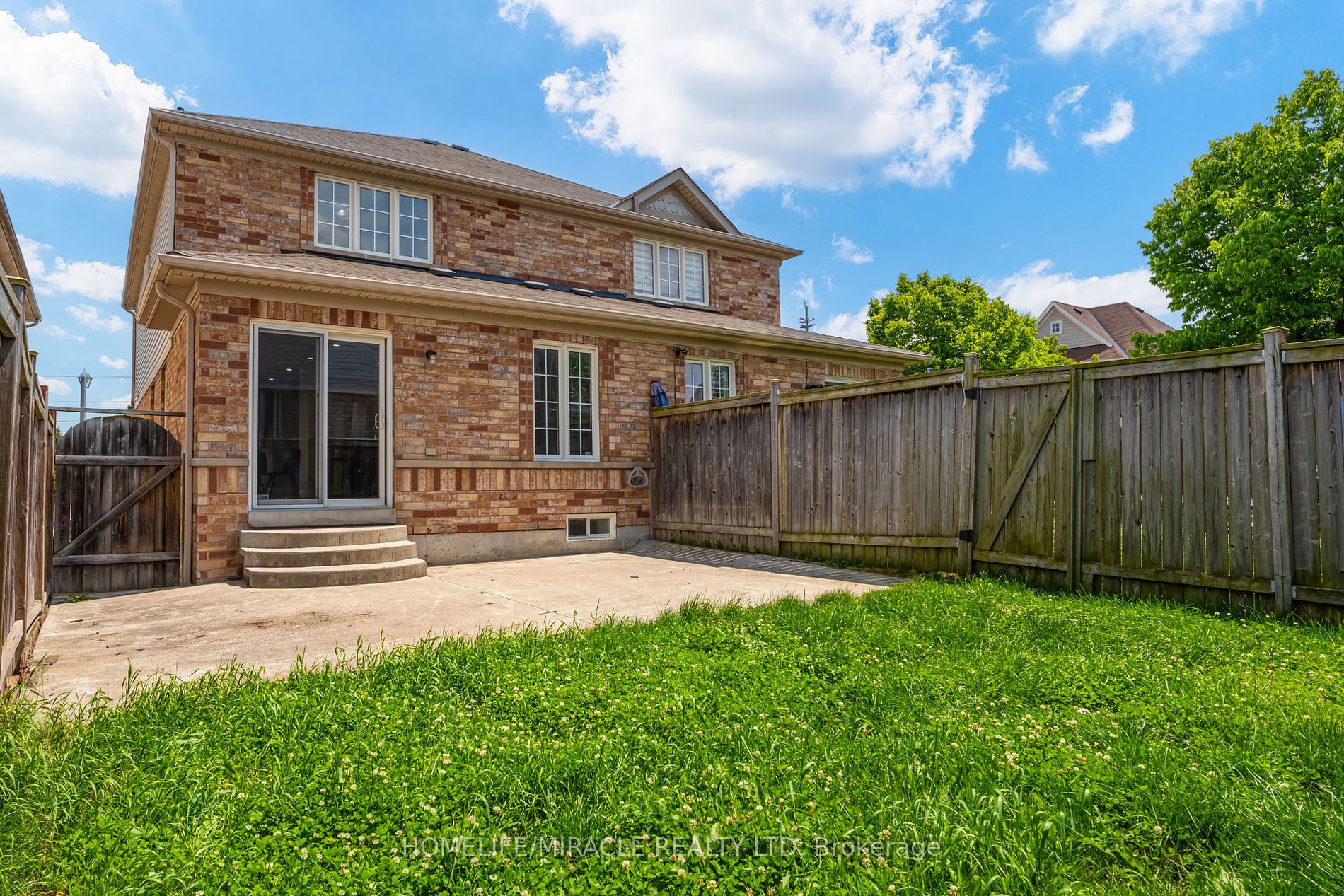 39 Tozer Crescent
