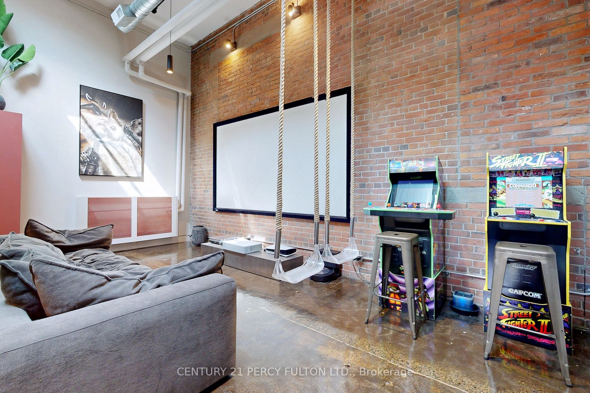 326 Carlaw Ave, #124