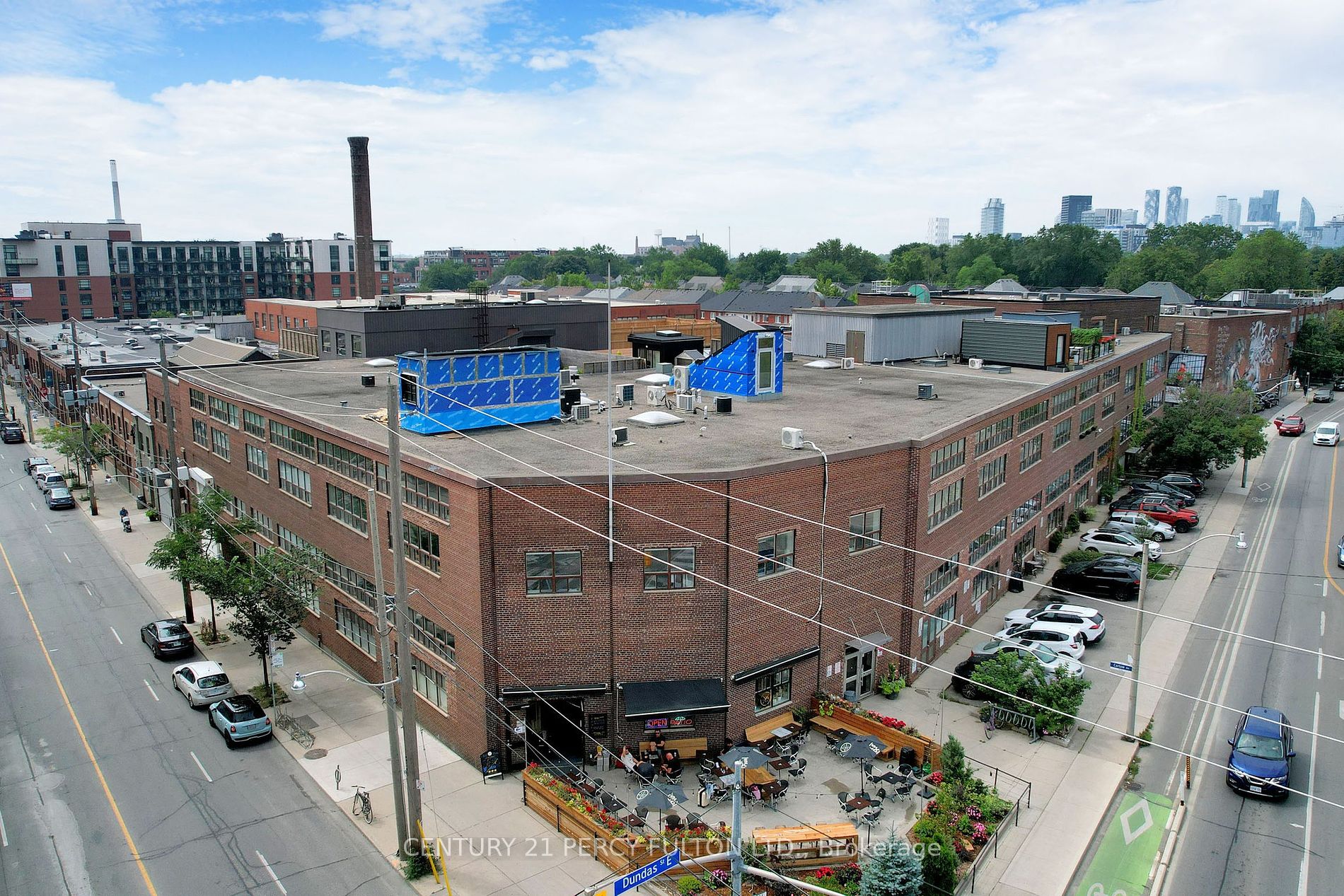 326 Carlaw Ave, #124