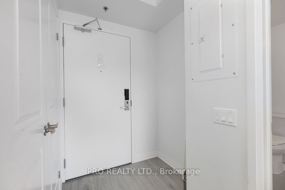 1900 Simcoe Street N, #417