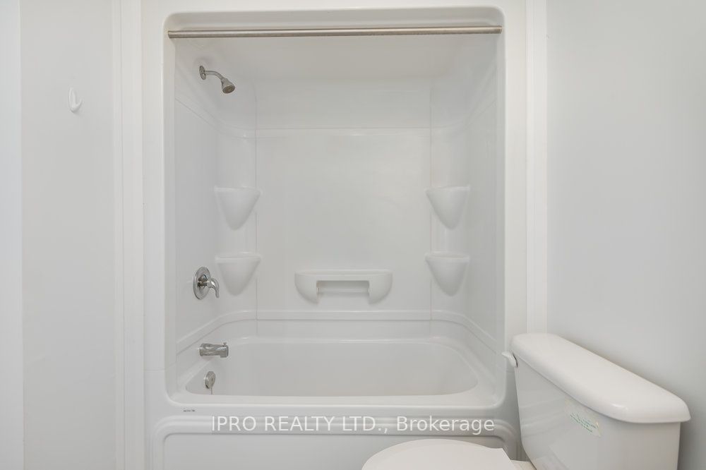 1900 Simcoe Street N, #417