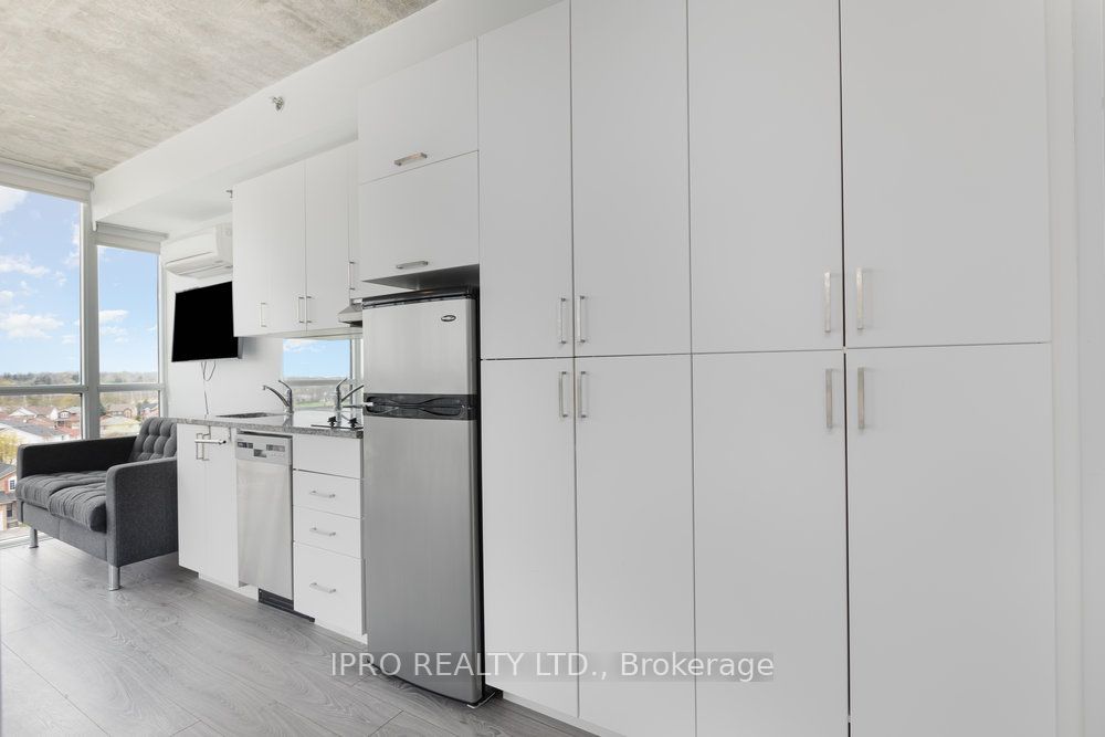 1900 Simcoe Street N, #417