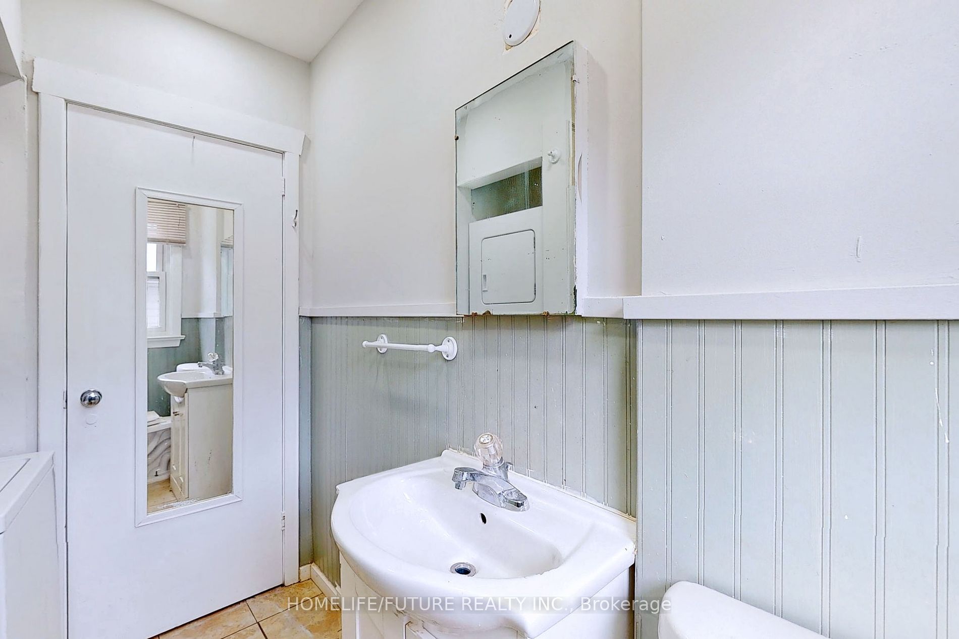 1496 Simcoe Street N