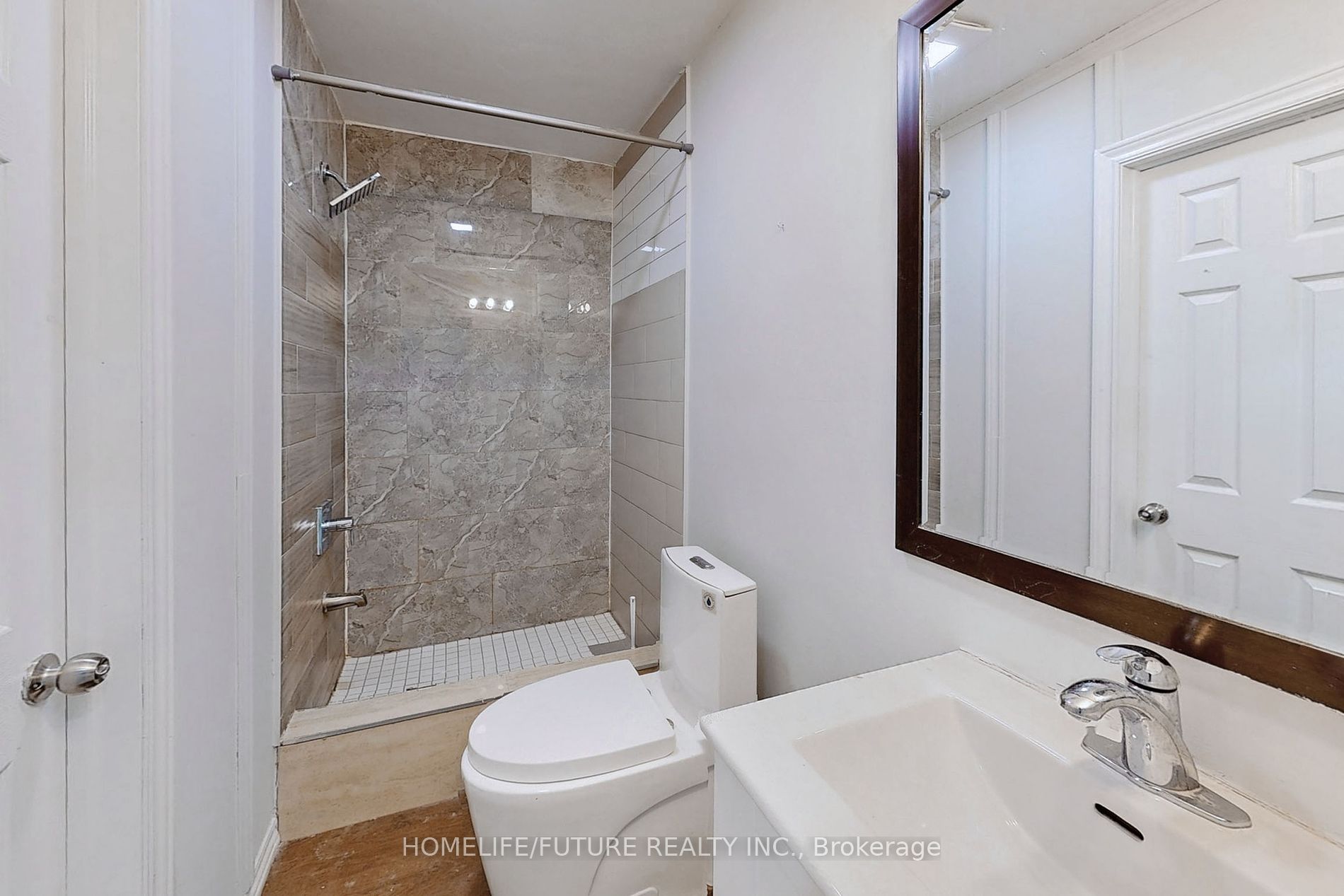 1496 Simcoe Street N