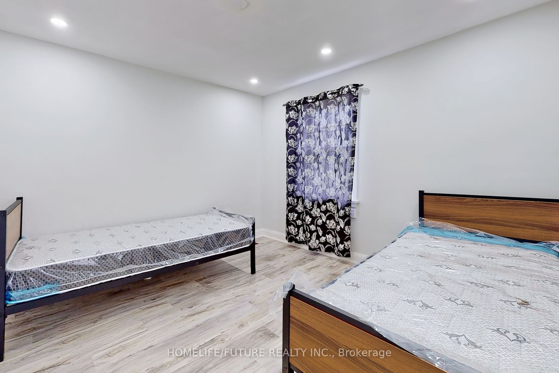 1496 Simcoe Street N
