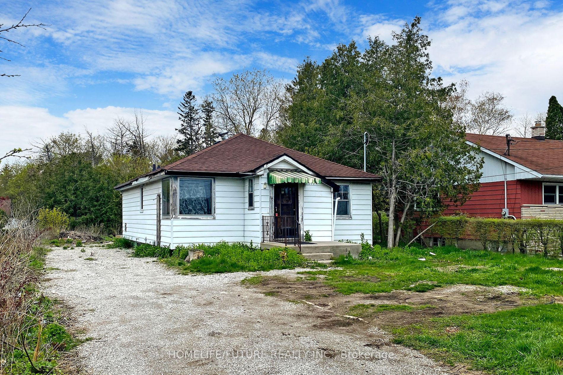 1496 Simcoe Street N