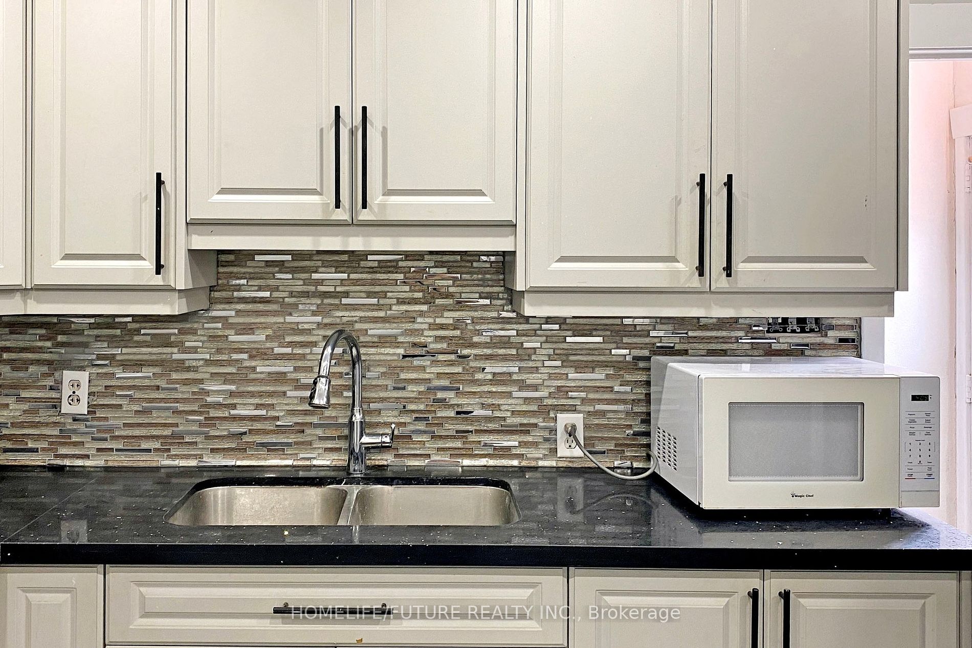 1496 Simcoe Street N