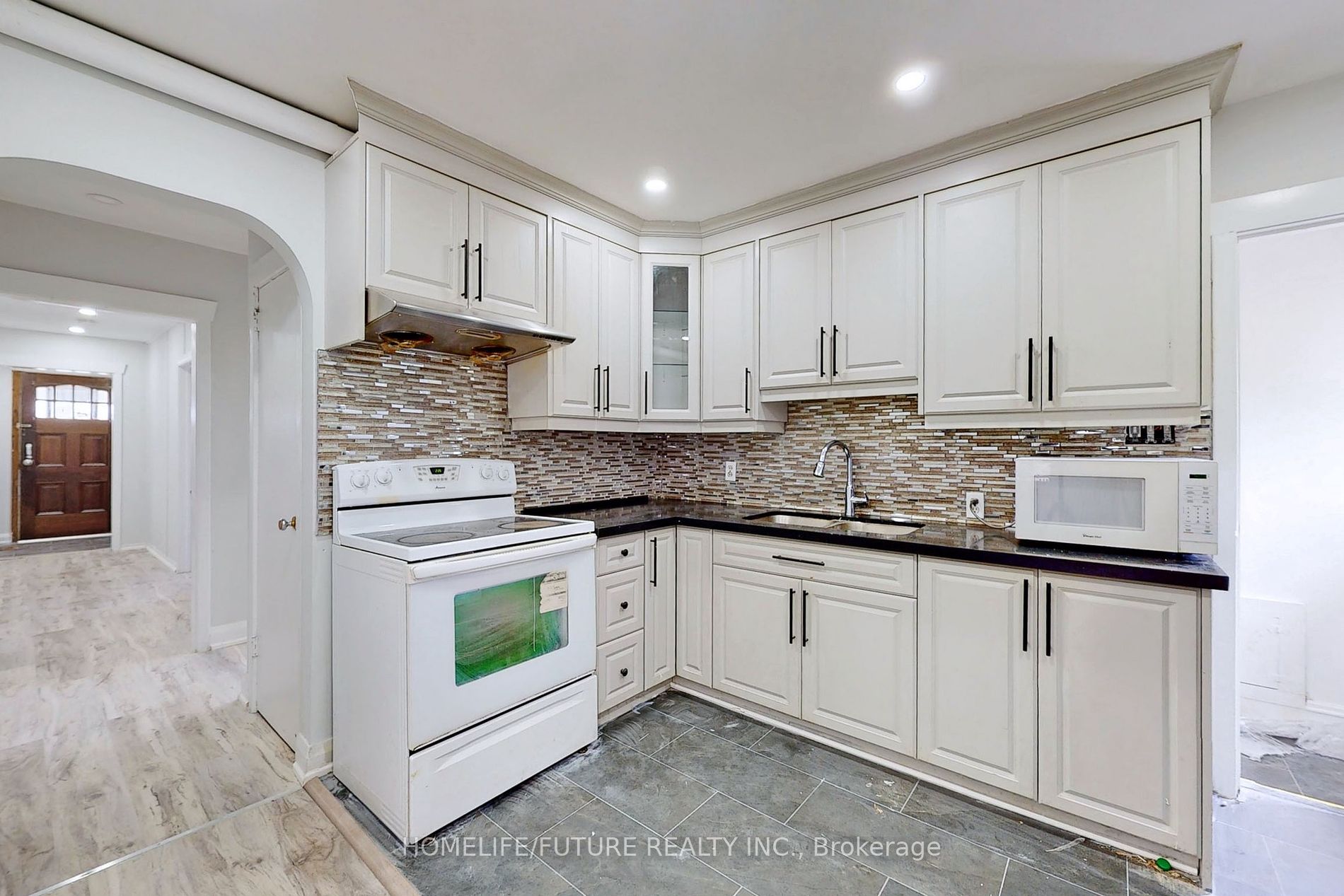 1496 Simcoe Street N