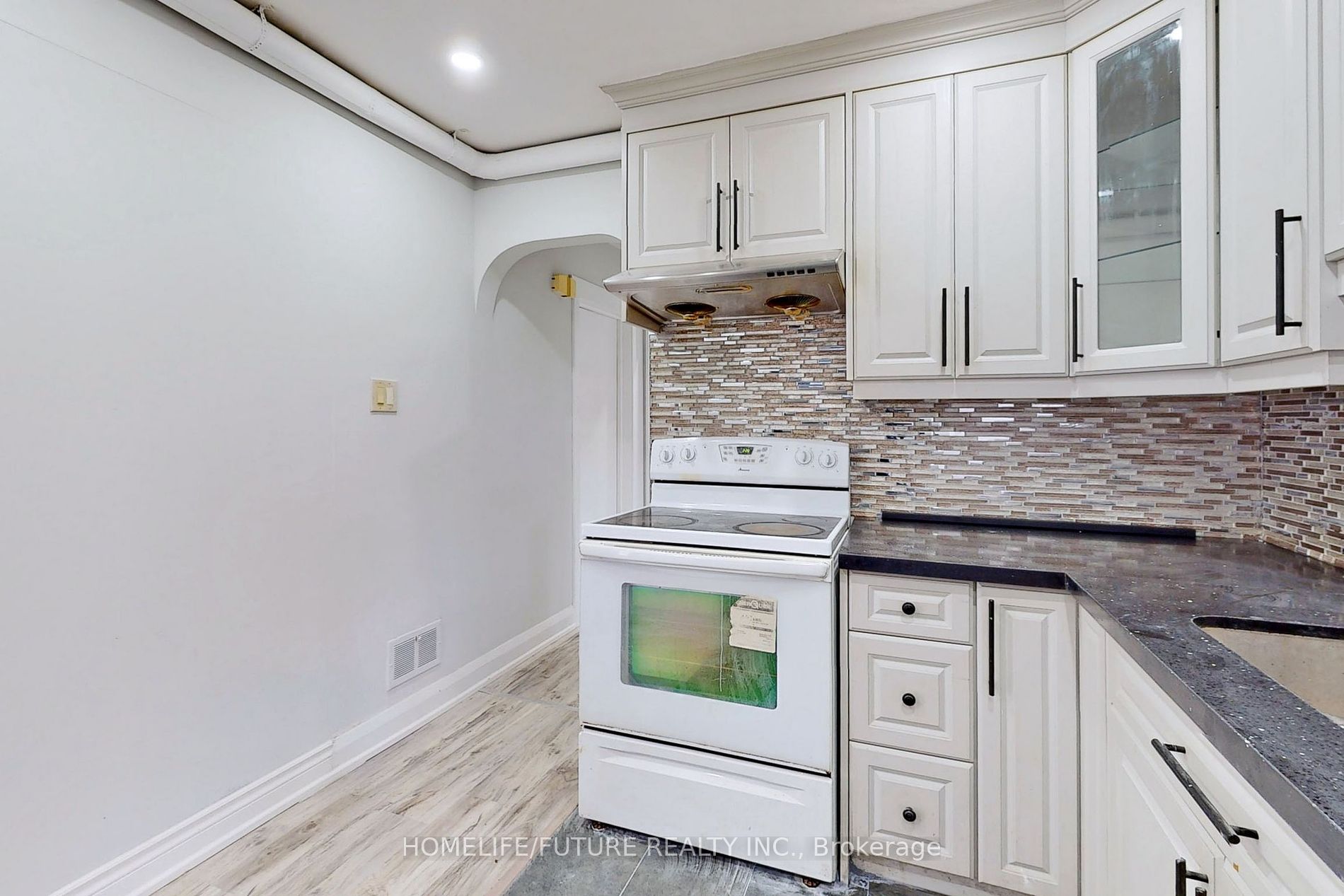 1496 Simcoe Street N