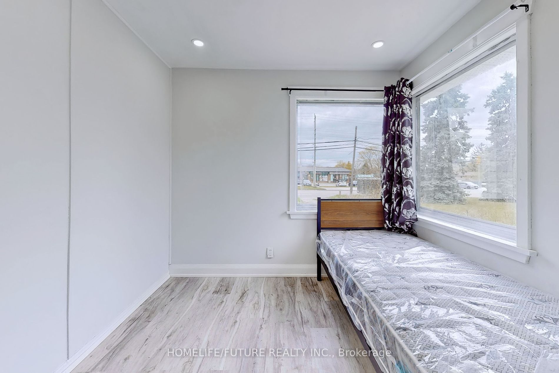 1496 Simcoe Street N