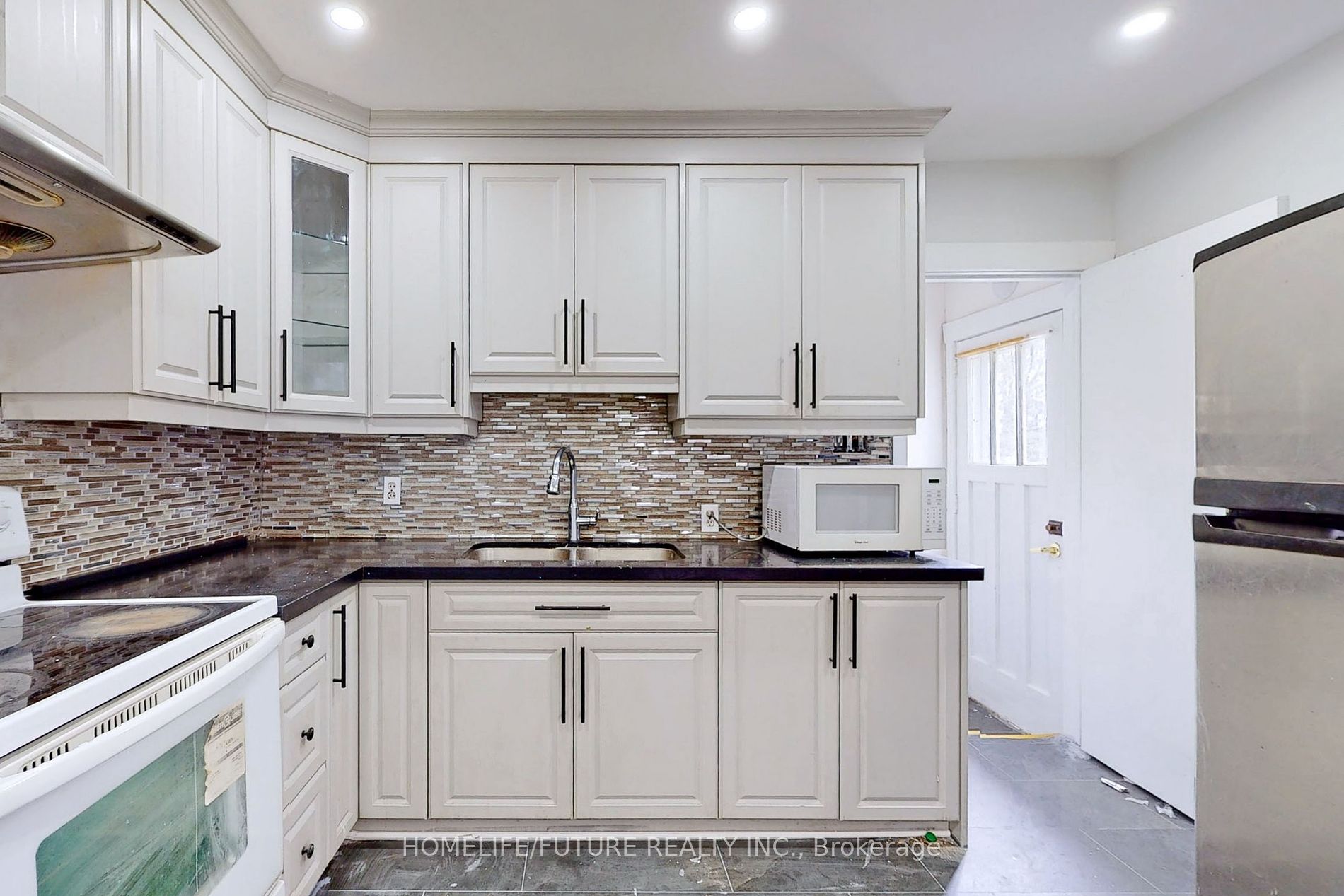 1496 Simcoe Street N