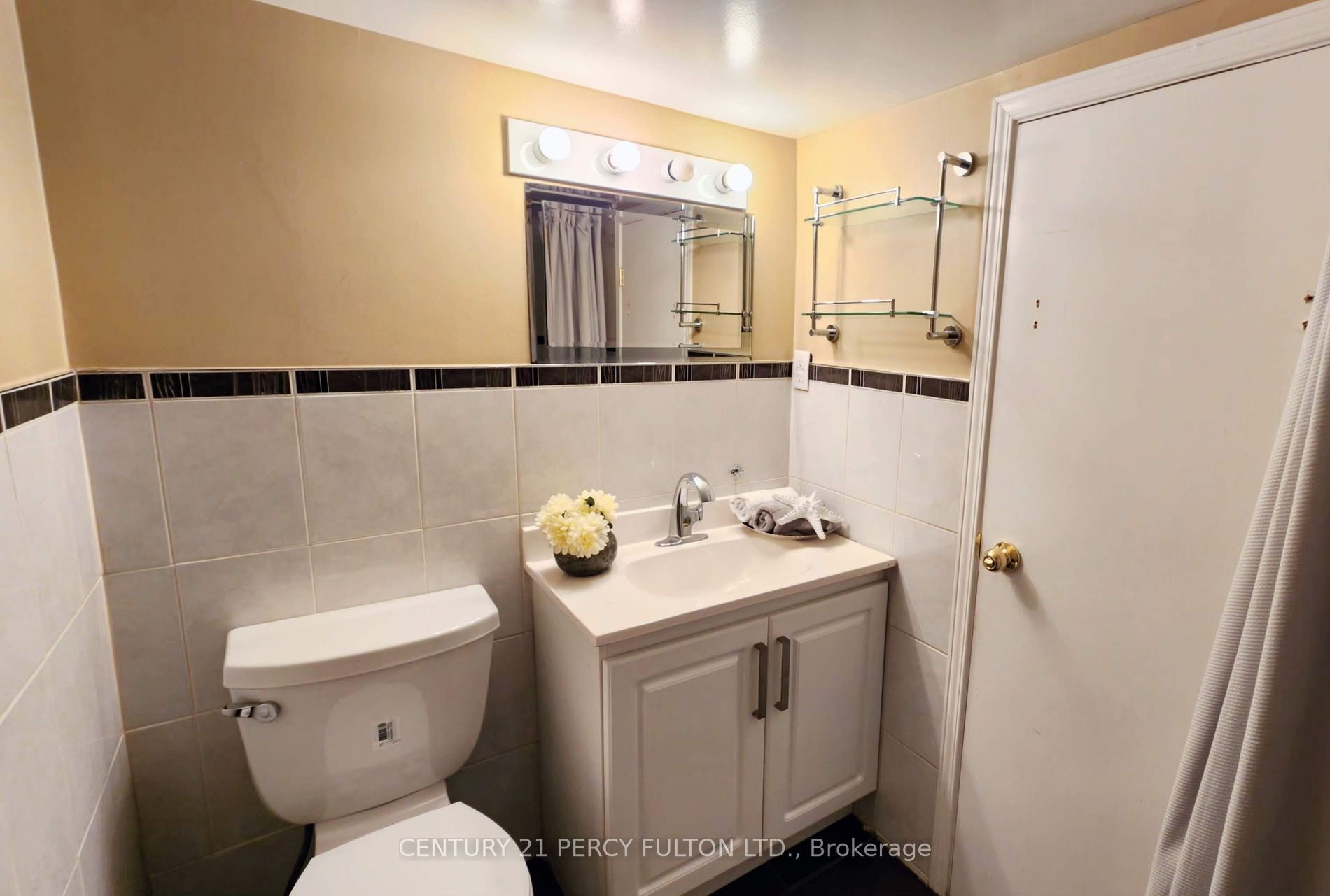 869 Scarborough Golf Club Rd