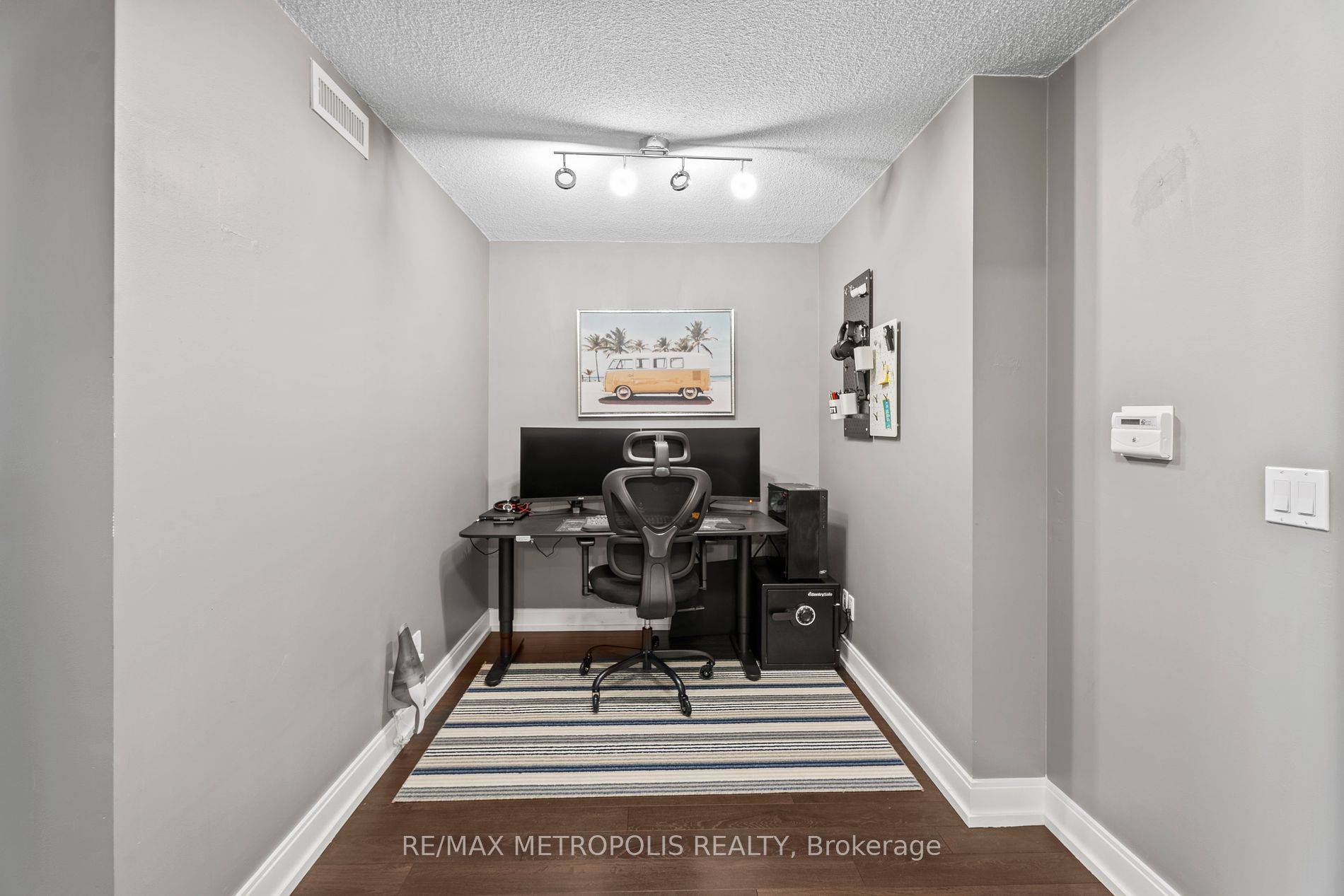 135 Village Green Square, #816