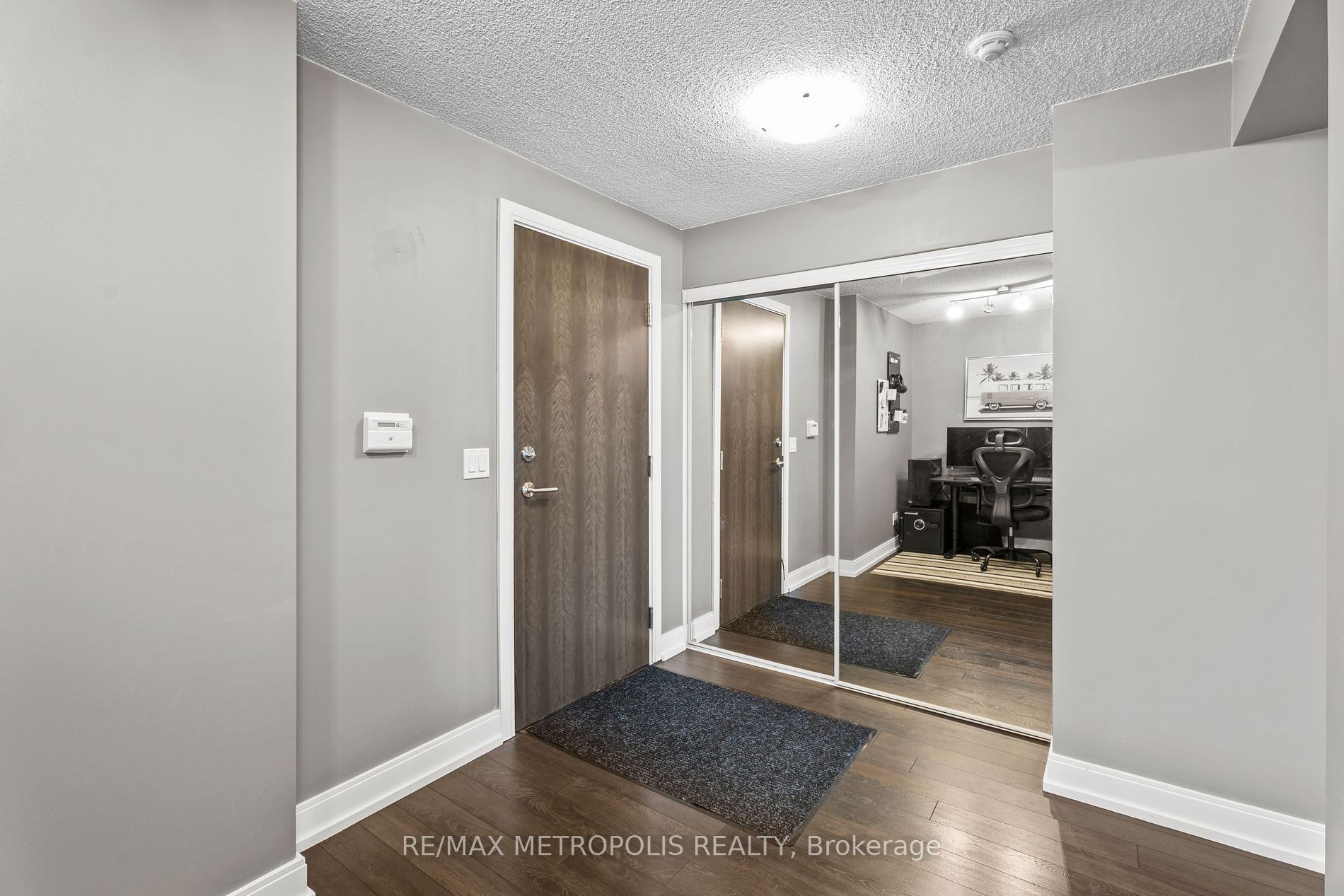 135 Village Green Square, #816