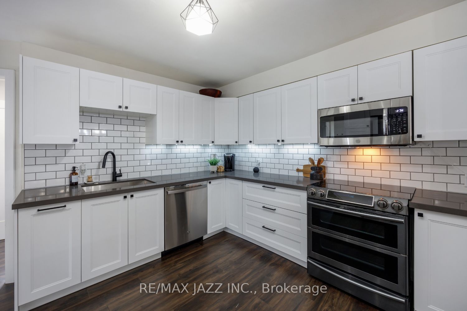 22 Roser Cres