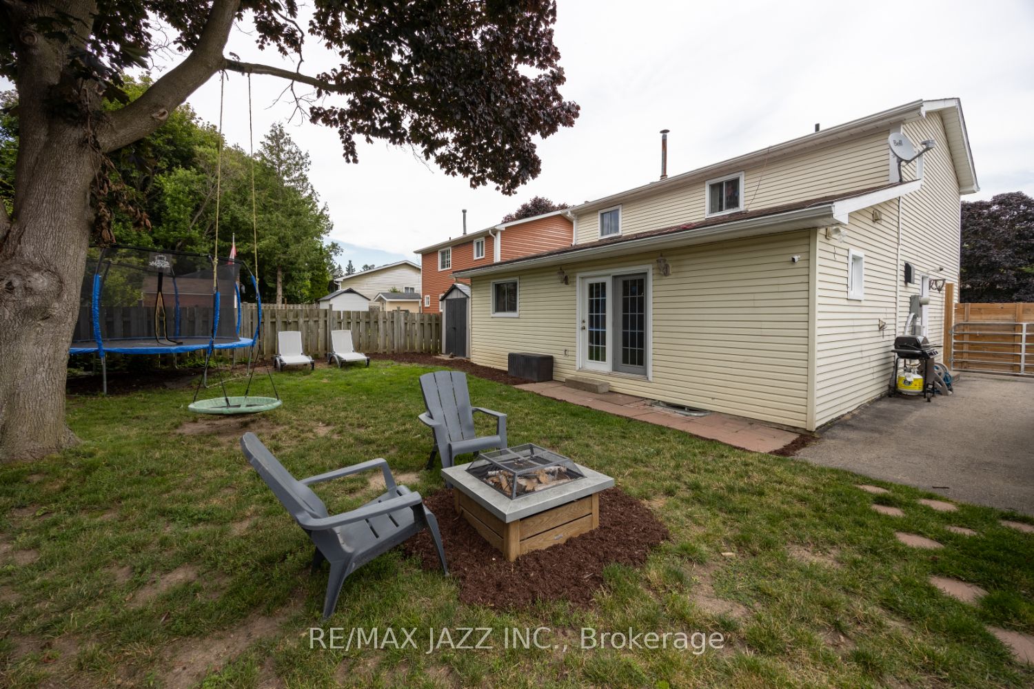 22 Roser Cres