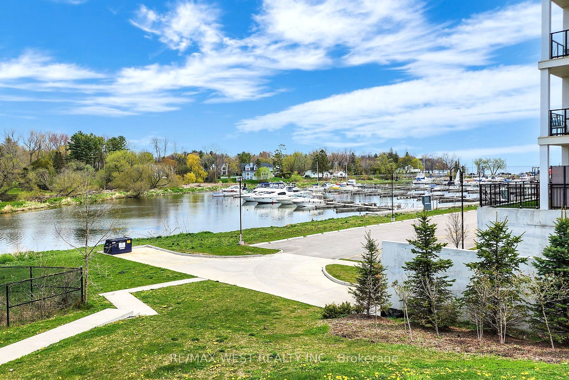 50 Lakebreeze Dr, #101
