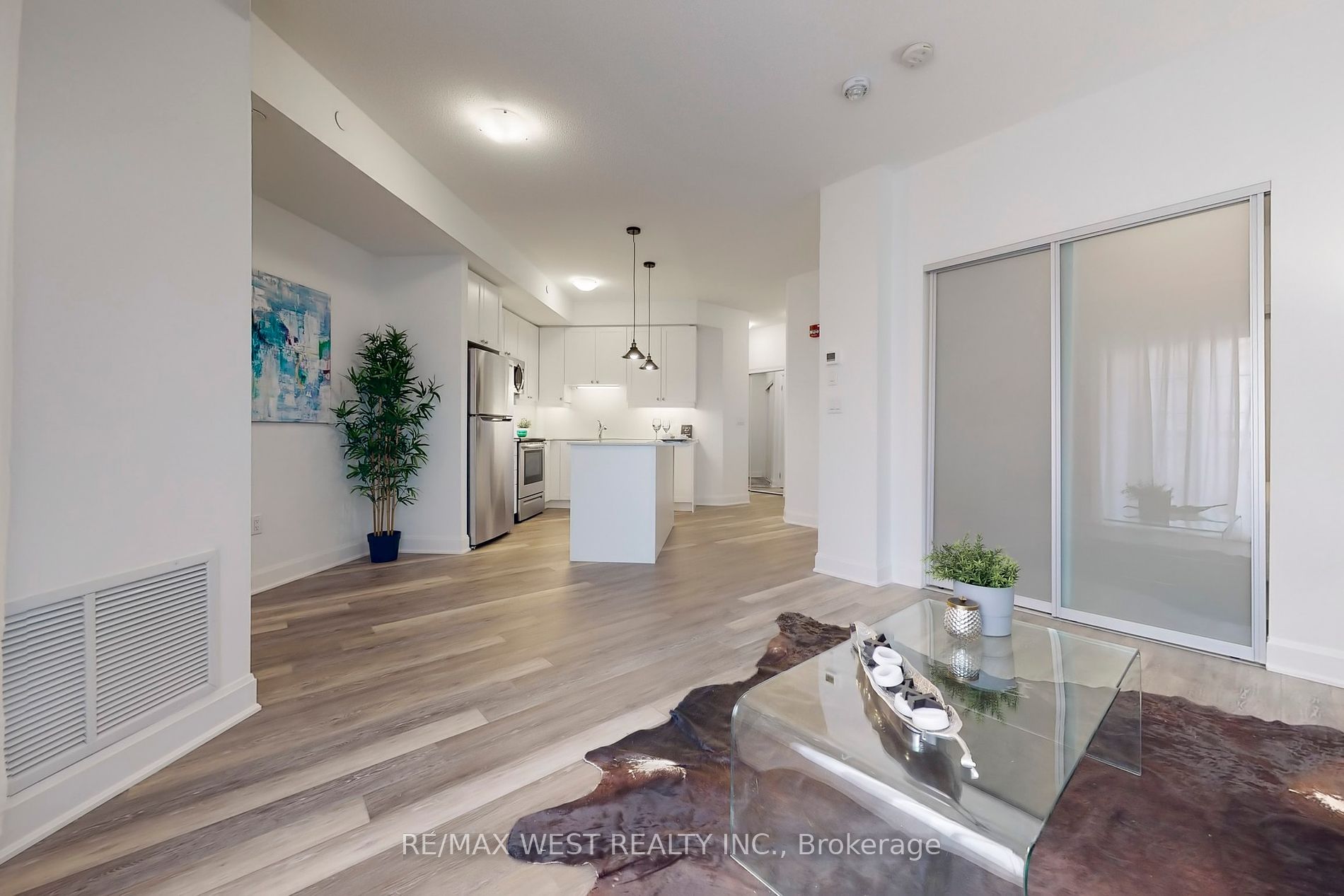 50 Lakebreeze Dr, #101