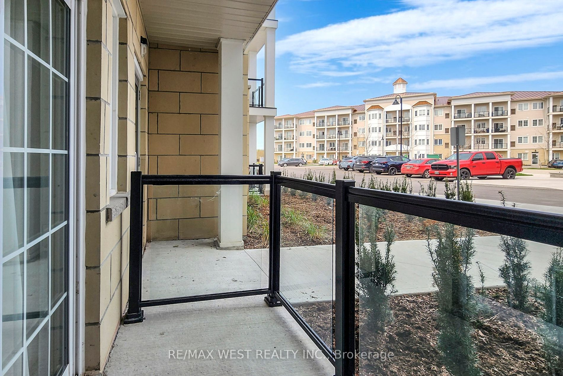 50 Lakebreeze Dr, #101