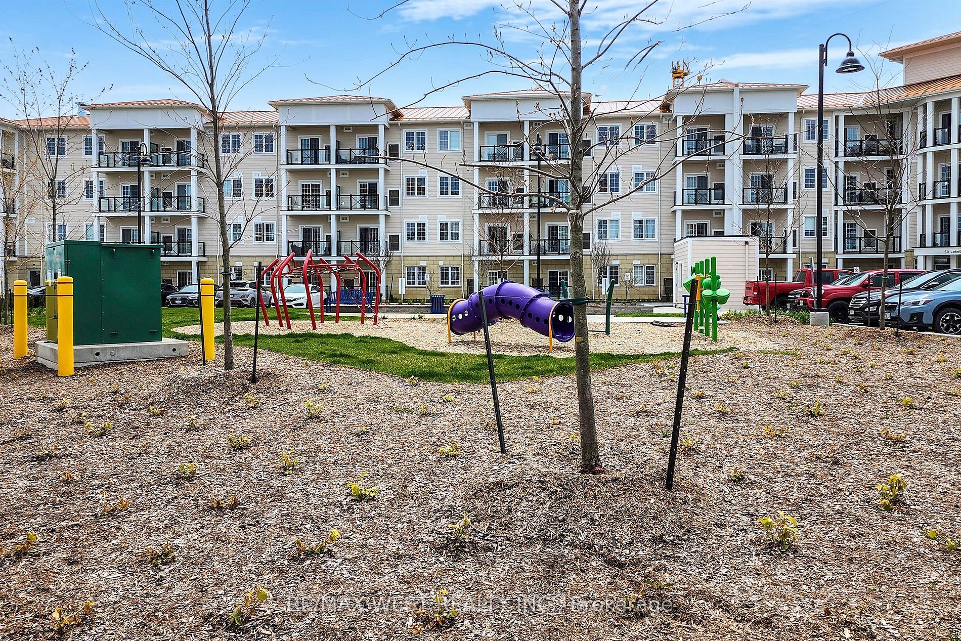 50 Lakebreeze Dr, #101