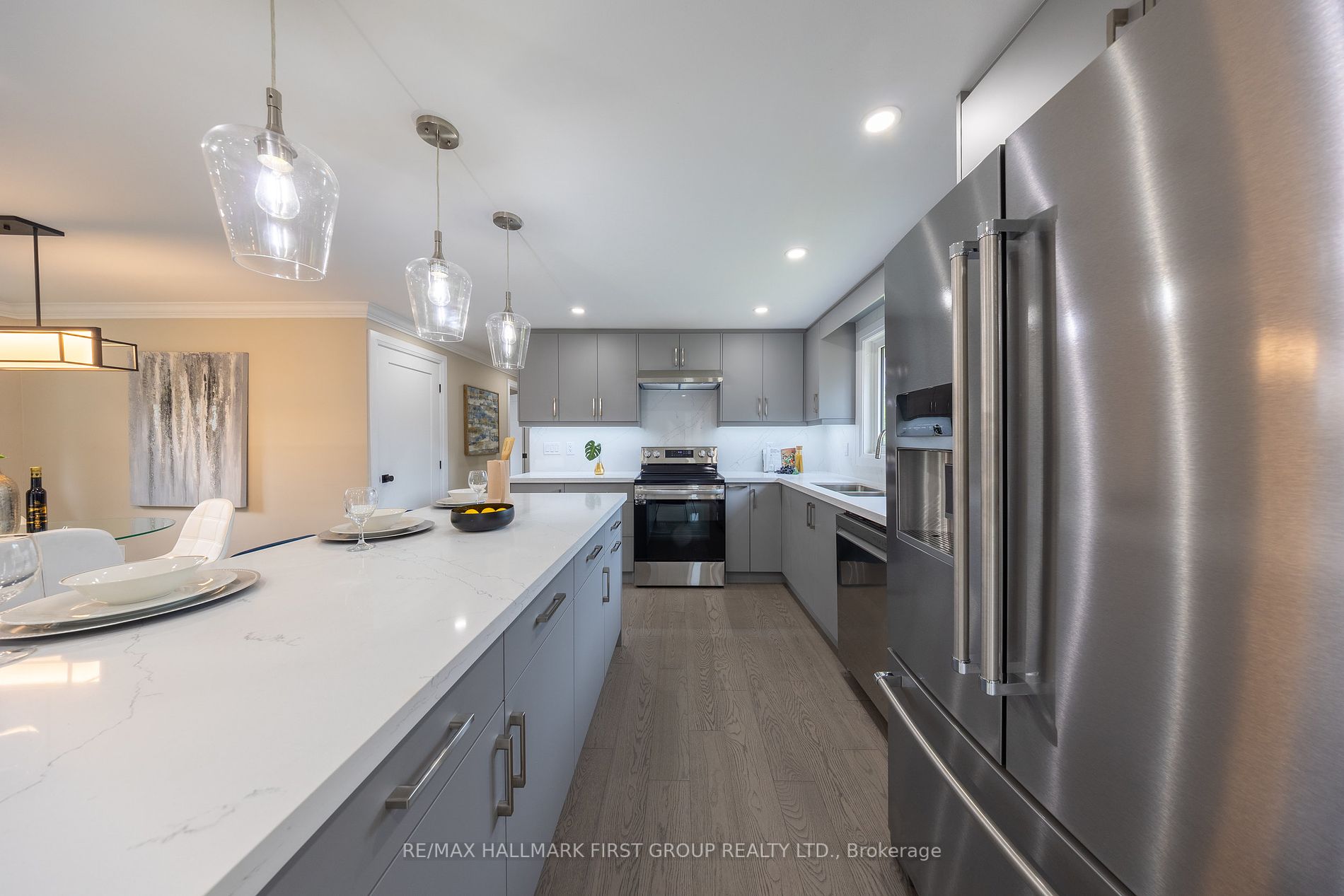 741 Downview Cres