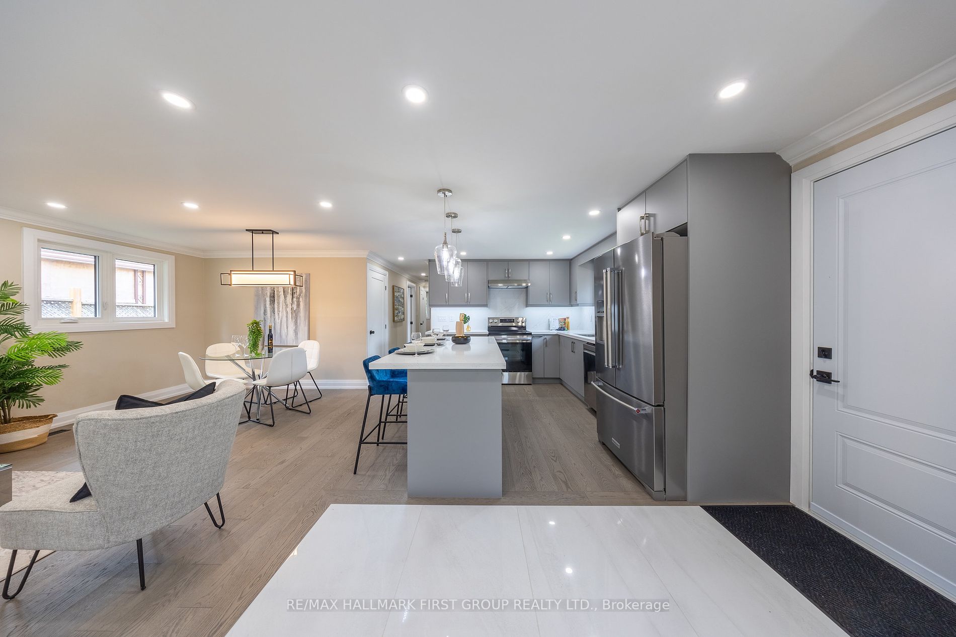 741 Downview Cres