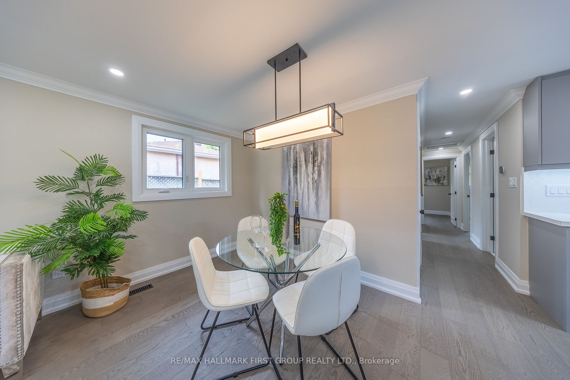741 Downview Cres