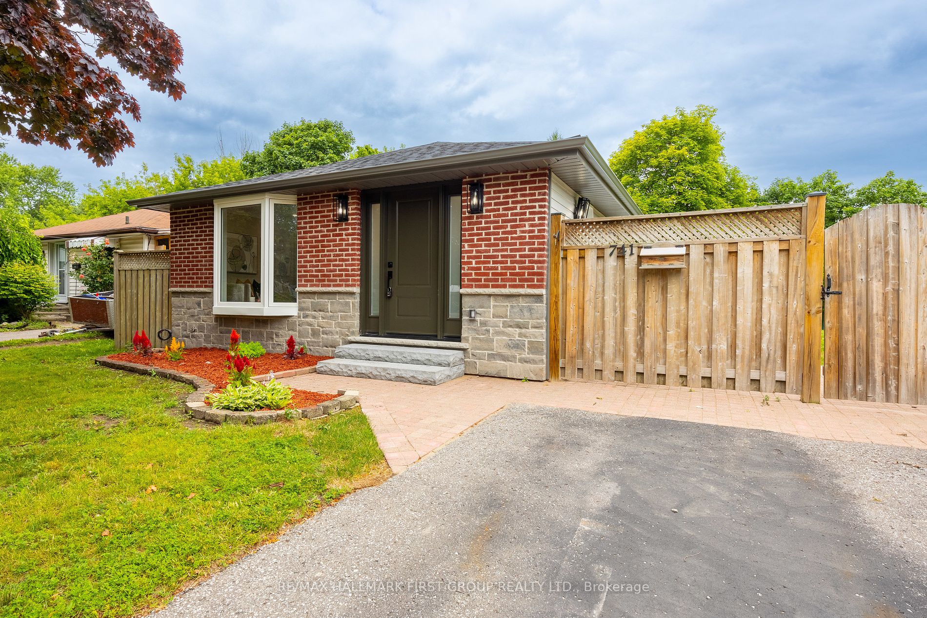 741 Downview Cres