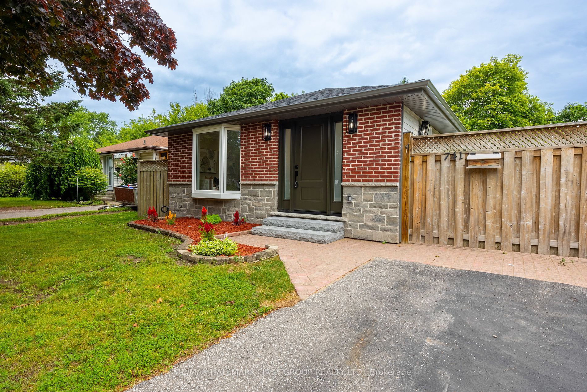 741 Downview Cres