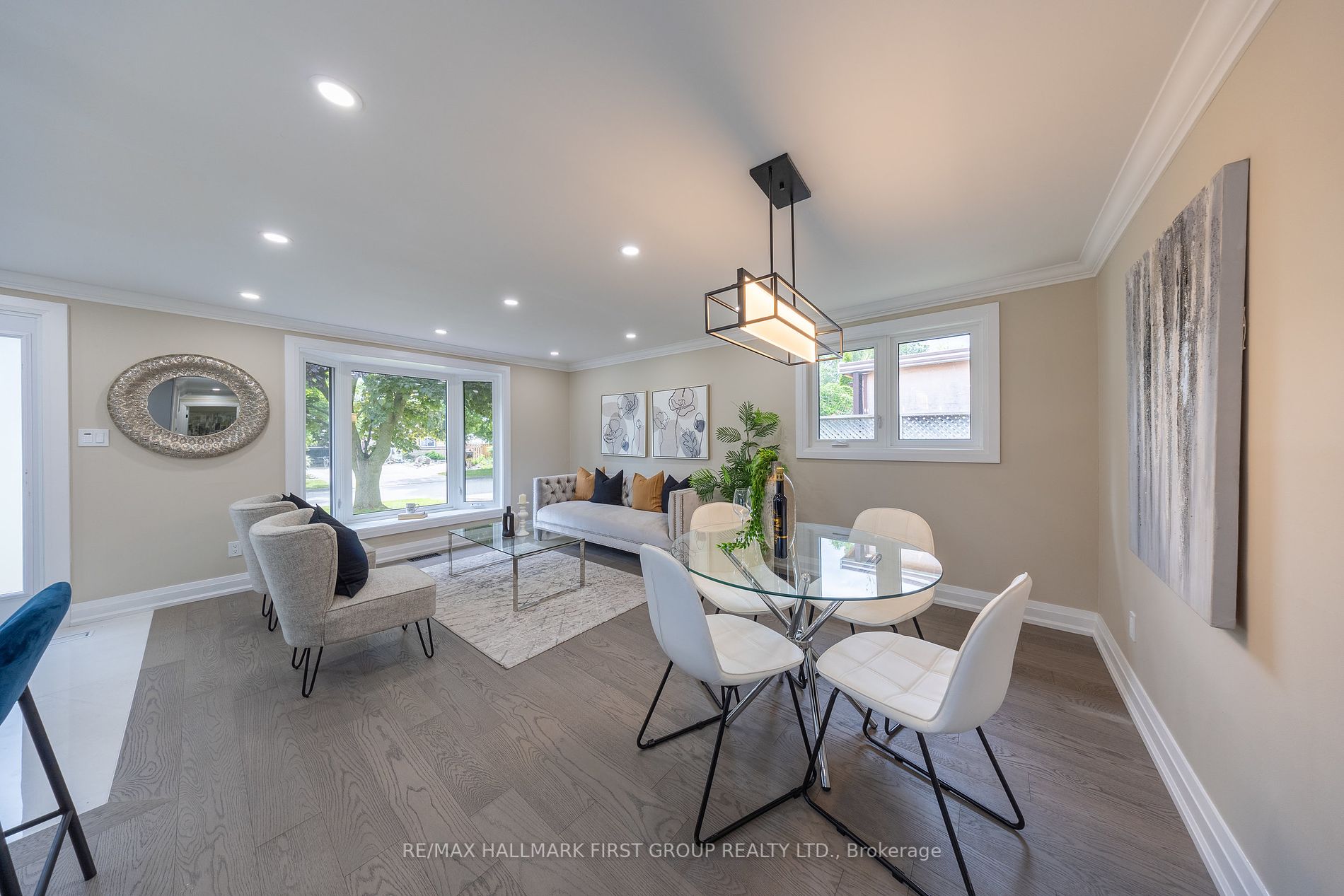 741 Downview Cres