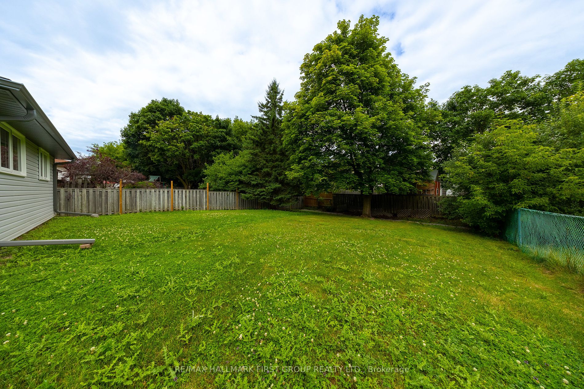 741 Downview Cres